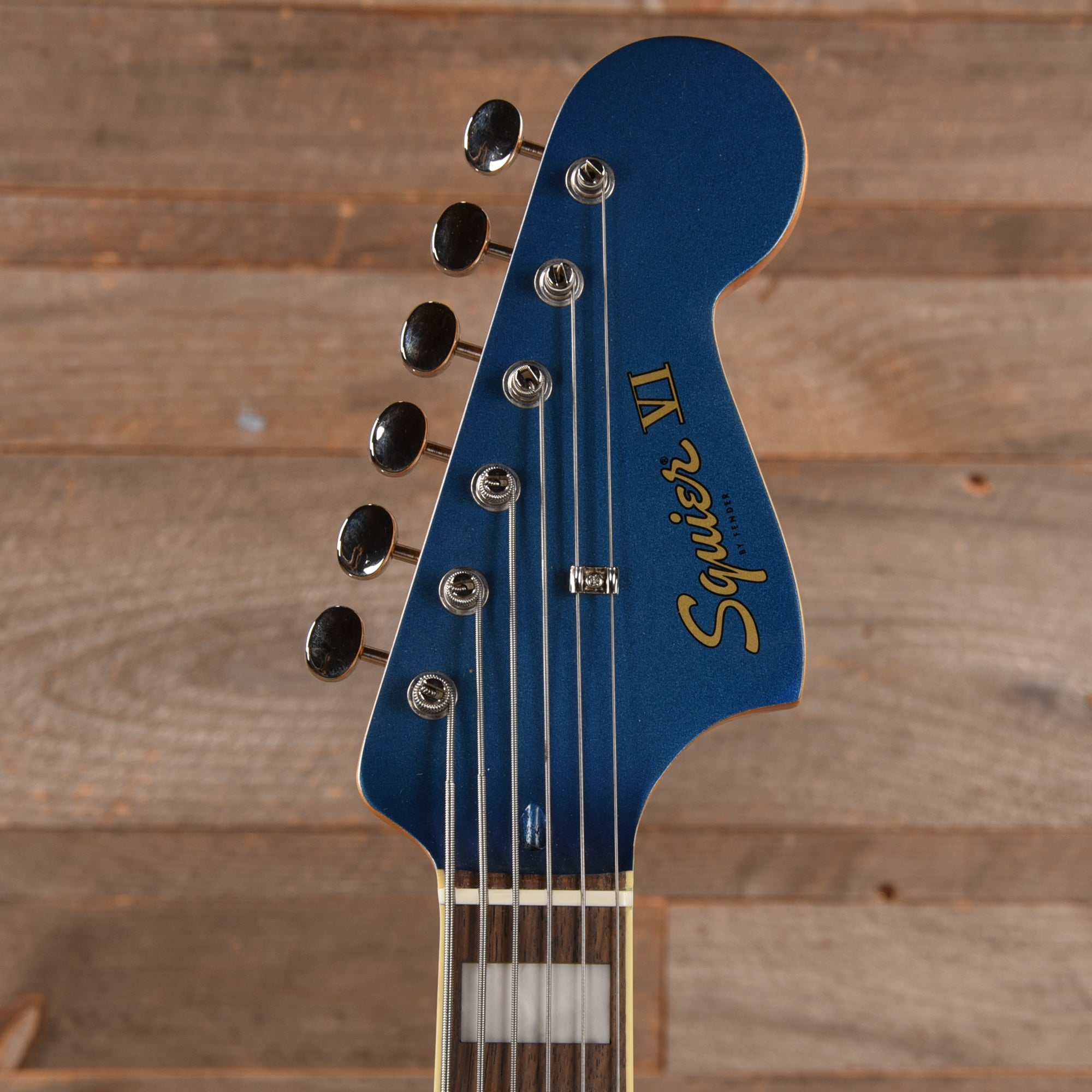 Squier Classic Vibe Bass VI Lake Placid Blue w/Matching Headcap & 3-Ply Parchment Pickguard