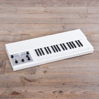 Mellotron M4000D Mini Digital Mellotron White Keyboards and Synths / Synths / Analog Synths