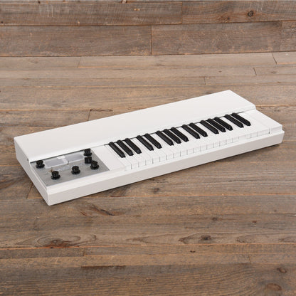 Mellotron M4000D Mini Digital Mellotron White Keyboards and Synths / Synths / Analog Synths