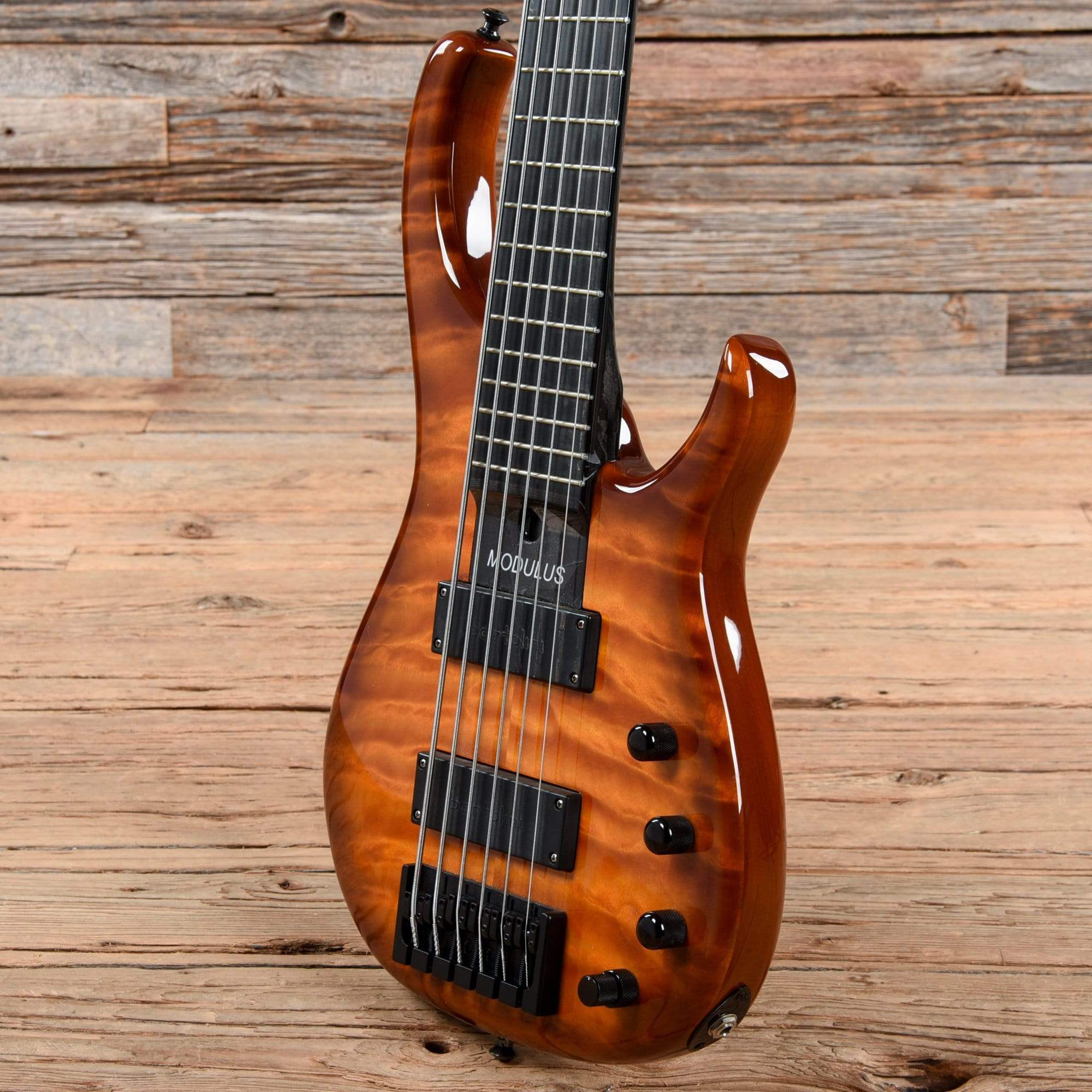 Modulus Q6 6-String Bass Quantum Sunburst 2011 – Chicago Music Exchange