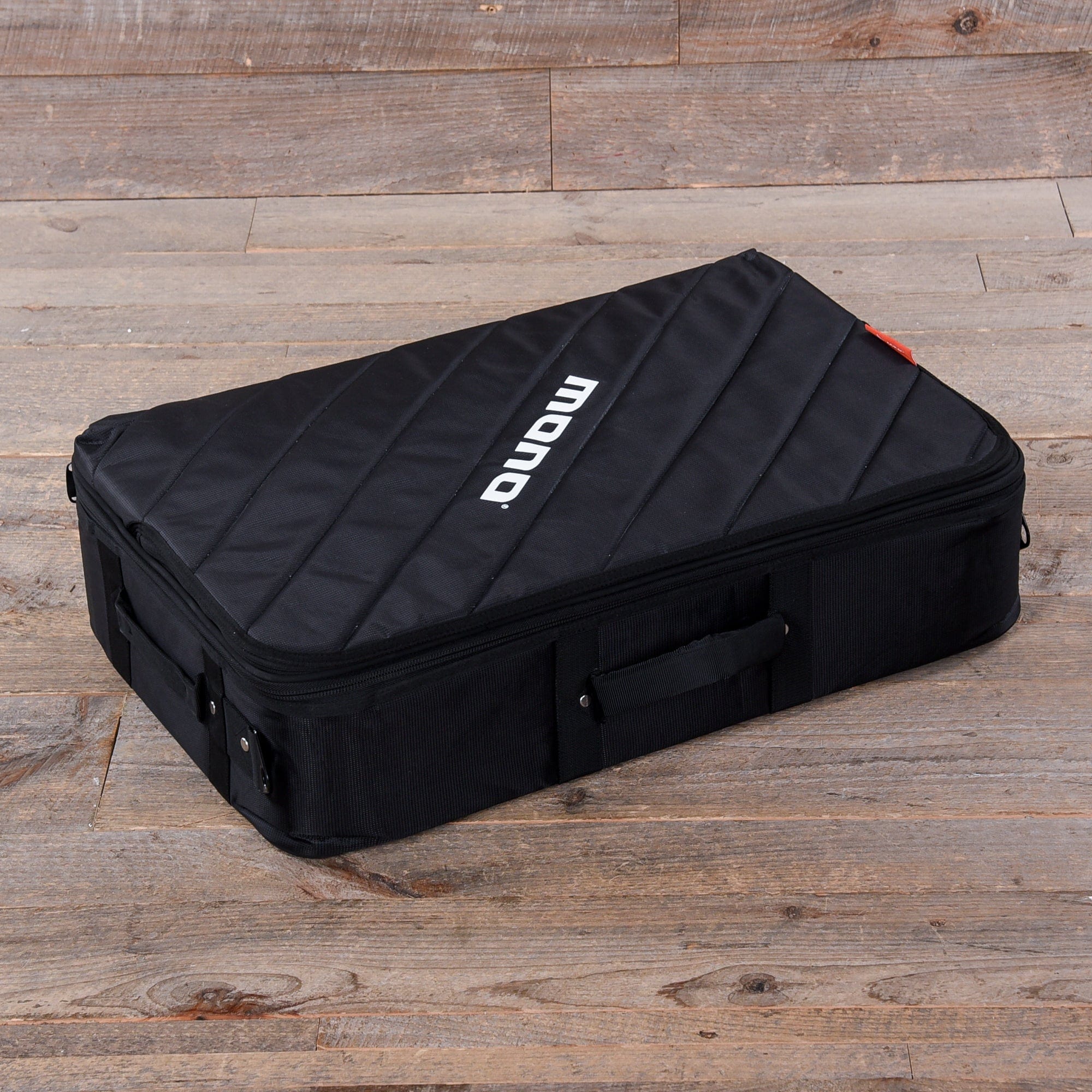 Mono Pedalboard Medium Black w/ Tour 2.0 Accessory Case – Chicago