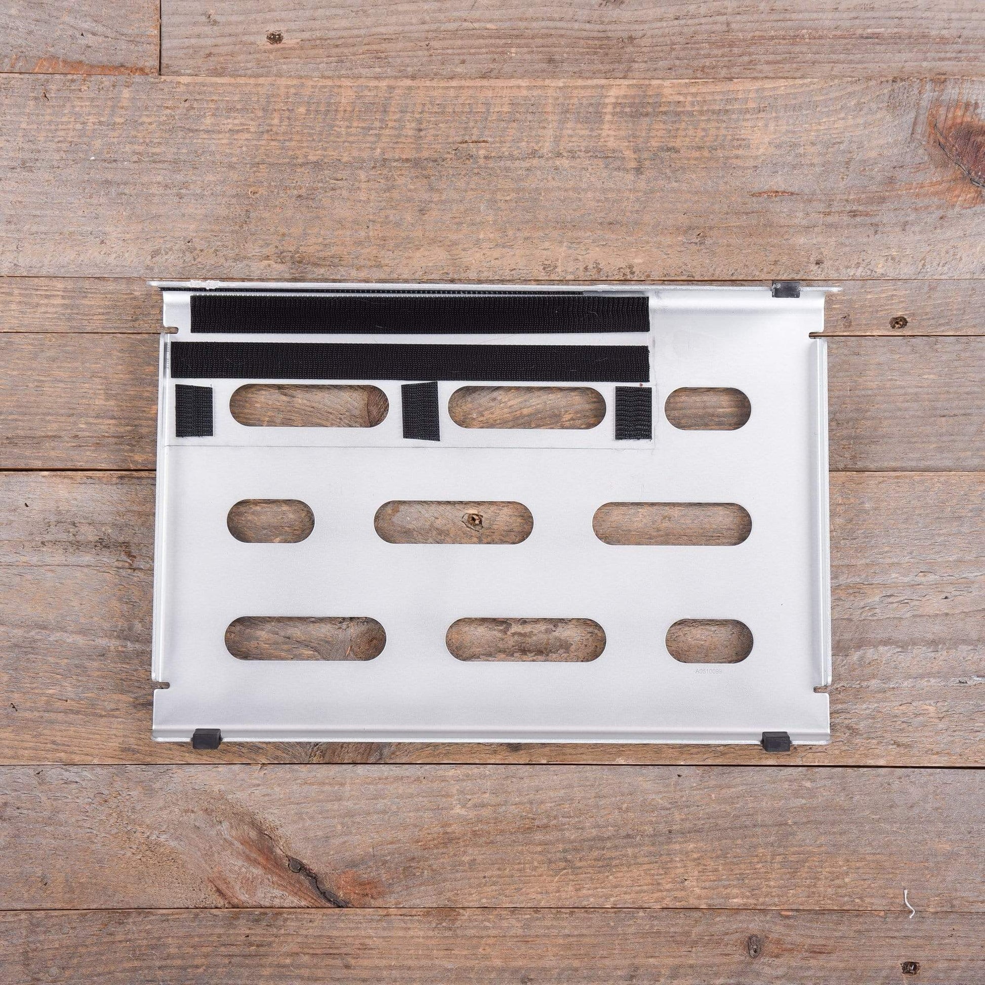 Mono Pedalboard Small Silver w/ Club 2.0 Accessory Case Effects and Pedals / Pedalboards and Power Supplies