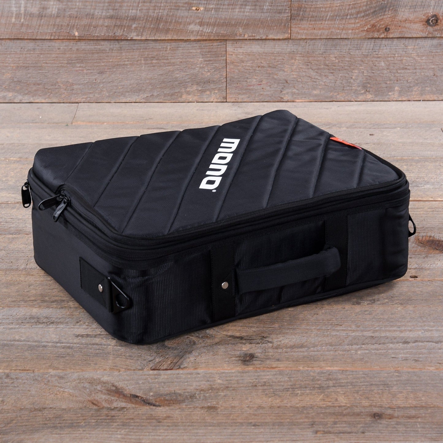 Mono Pedalboard Small Silver w/ Club 2.0 Accessory Case Effects and Pedals / Pedalboards and Power Supplies