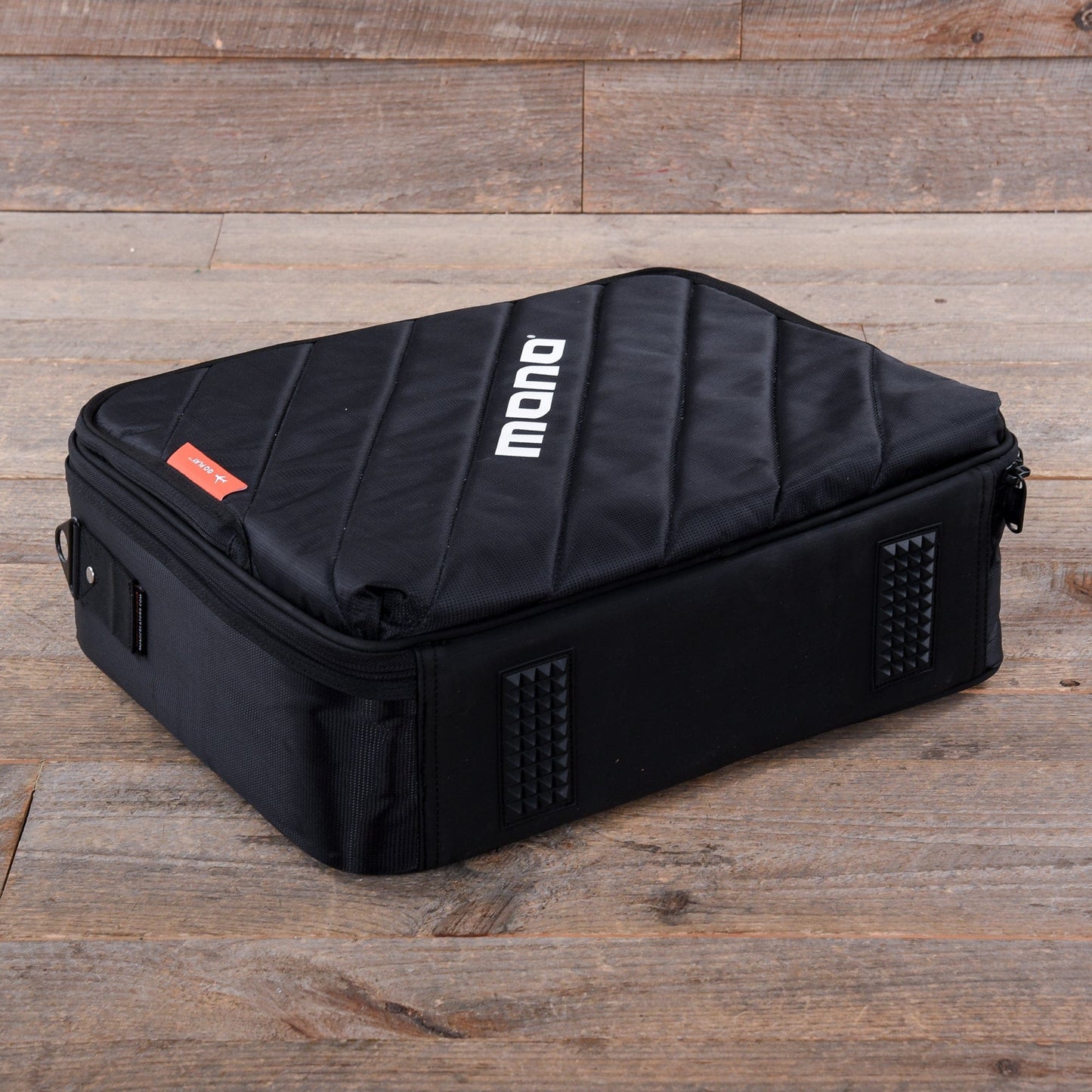 Mono Pedalboard Small Silver w/ Club 2.0 Accessory Case Effects and Pedals / Pedalboards and Power Supplies