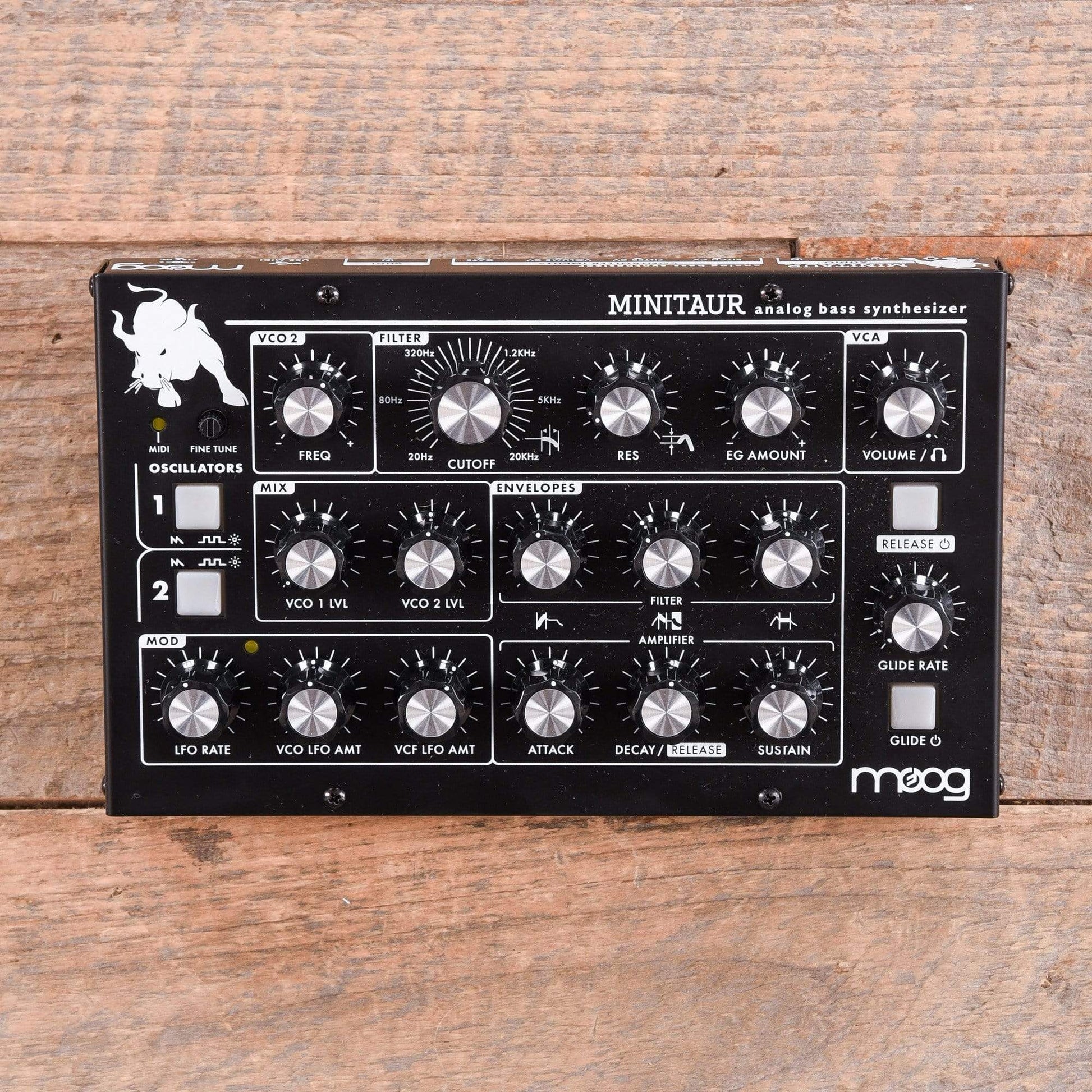 MOOG Subsequent 37 parafonische analoge synthesizer en MIDI-keyboard met 37 semi-gewogen toetsen, hoofdtelefoonversterker en 256 presets MOOG Subsequent 37 parafonische analoge synthesizer en MIDI-keyboard met 37 semi-gewogen toetsen, hoofdtelefoonversterker en 256 presets