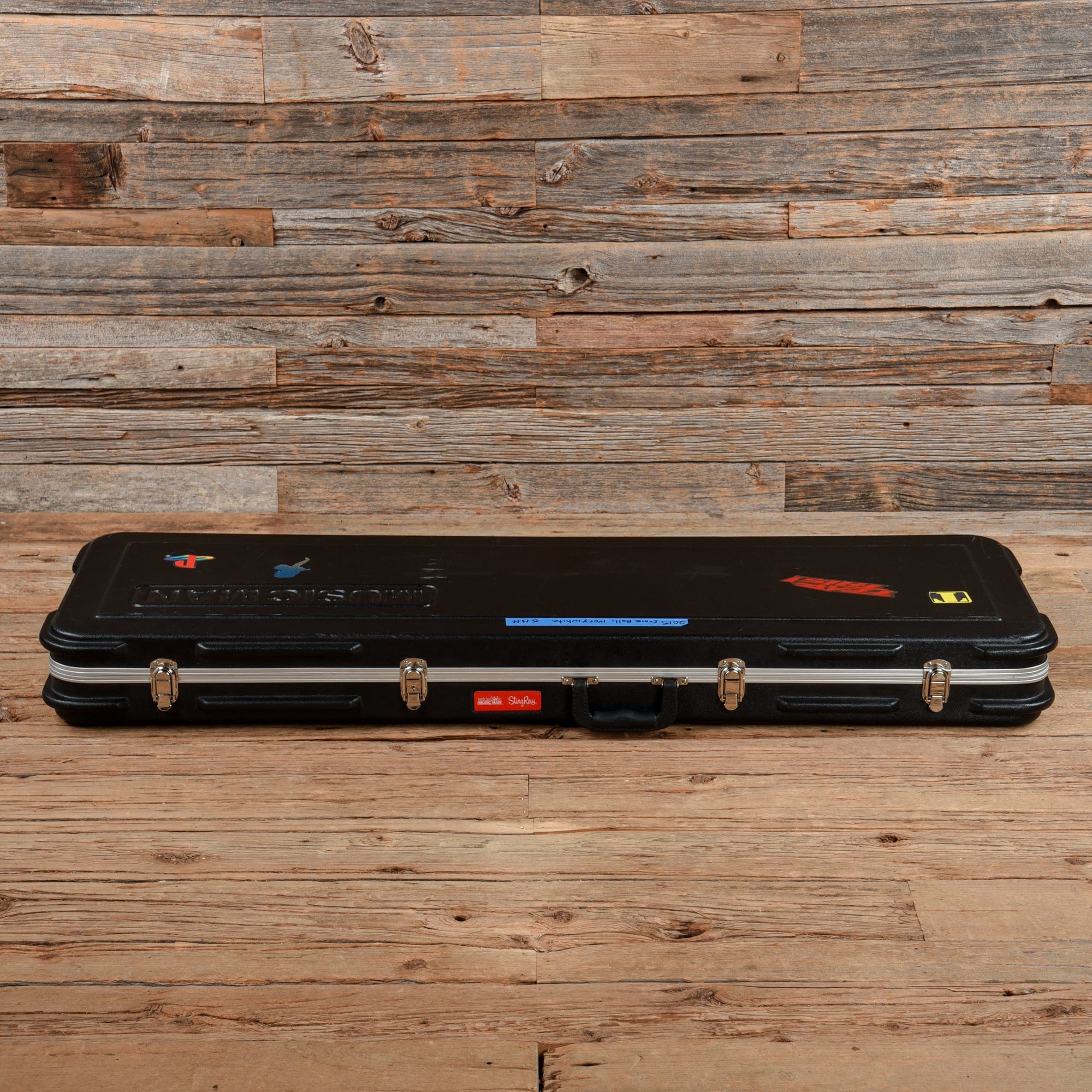 Music Man StingRay 5 HH Ivory White w/Gold Hardware 2016 – Chicago