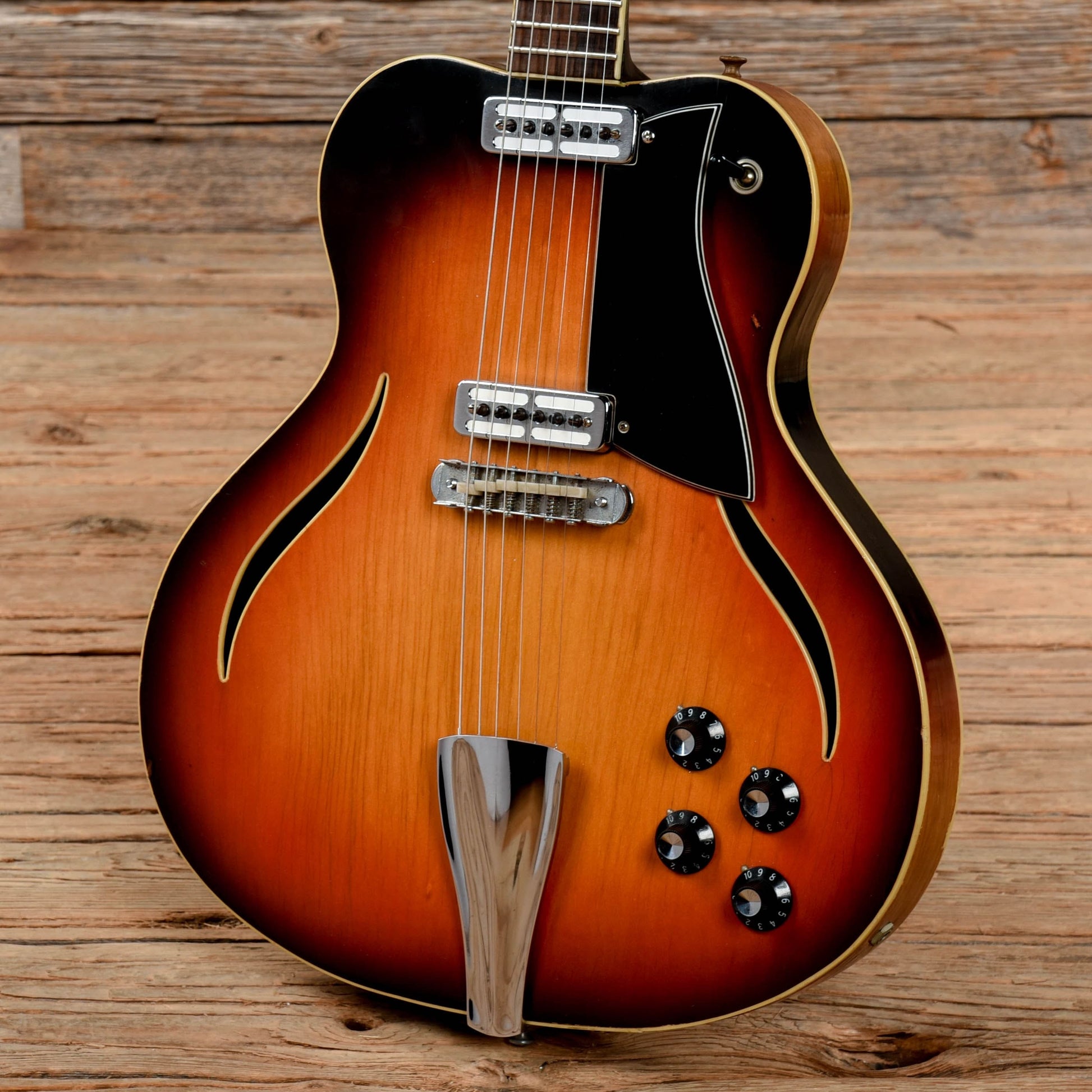 Musicraft Messenger Sunburst 1967 Electric Guitars / Semi-Hollow