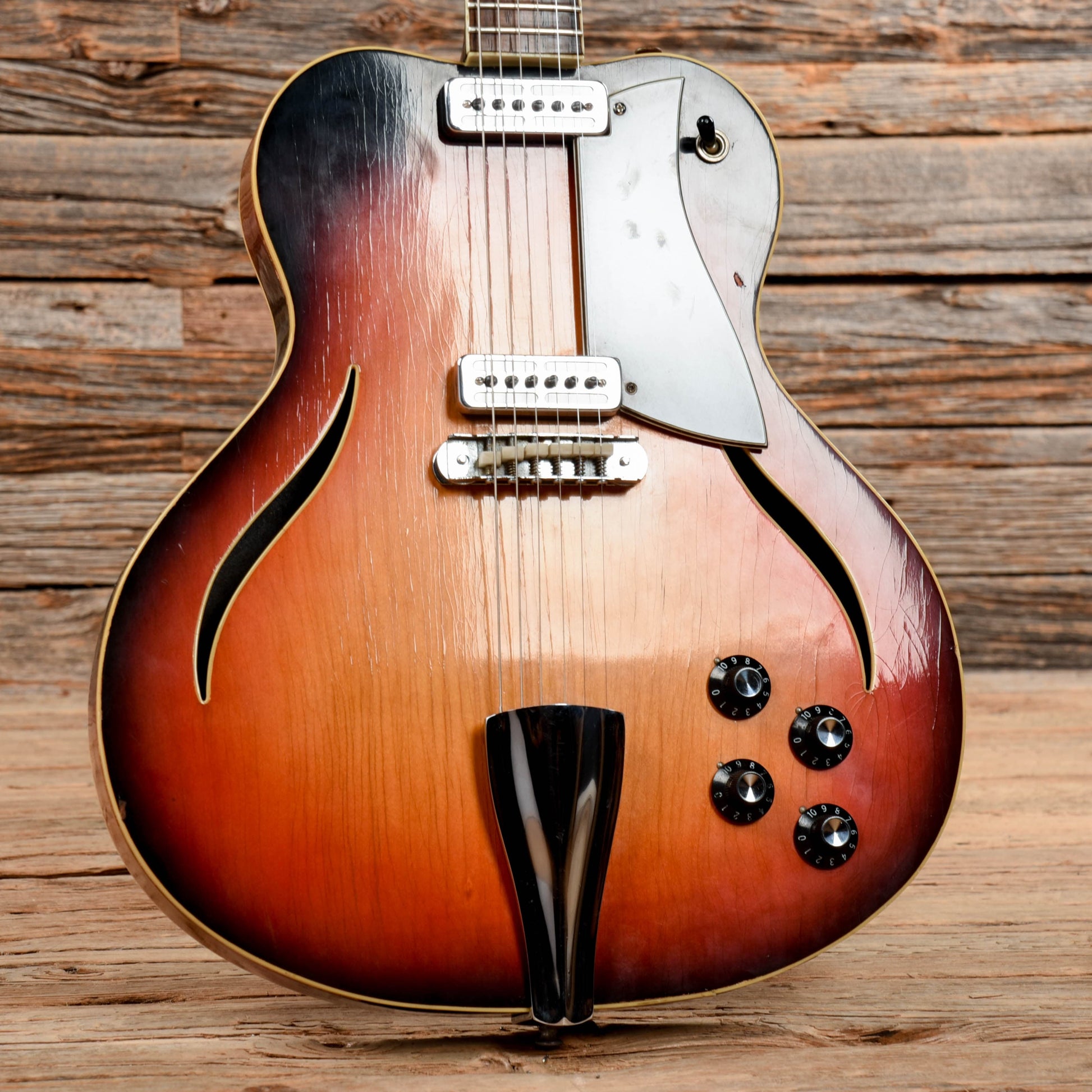 Musicraft Messenger Sunburst 1967 Electric Guitars / Semi-Hollow