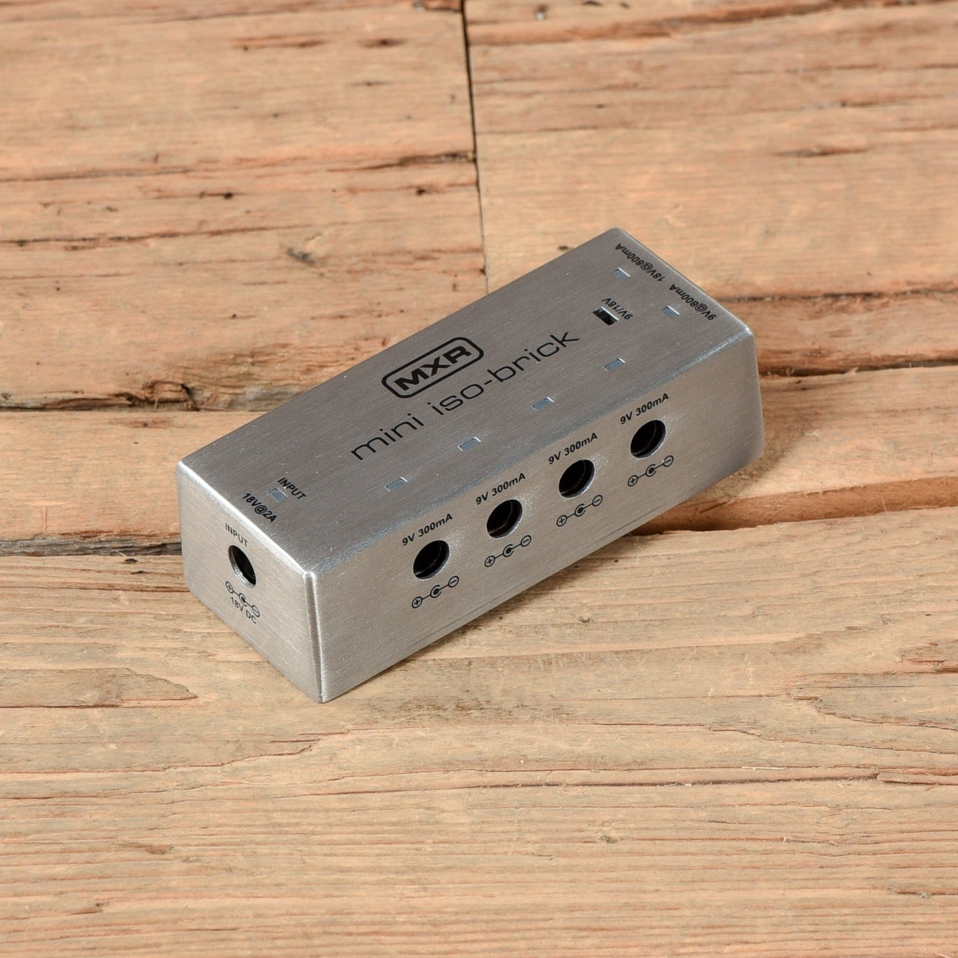 MXR M239 Mini Iso-Brick Power Supply Effects and Pedals / Pedalboards and Power Supplies