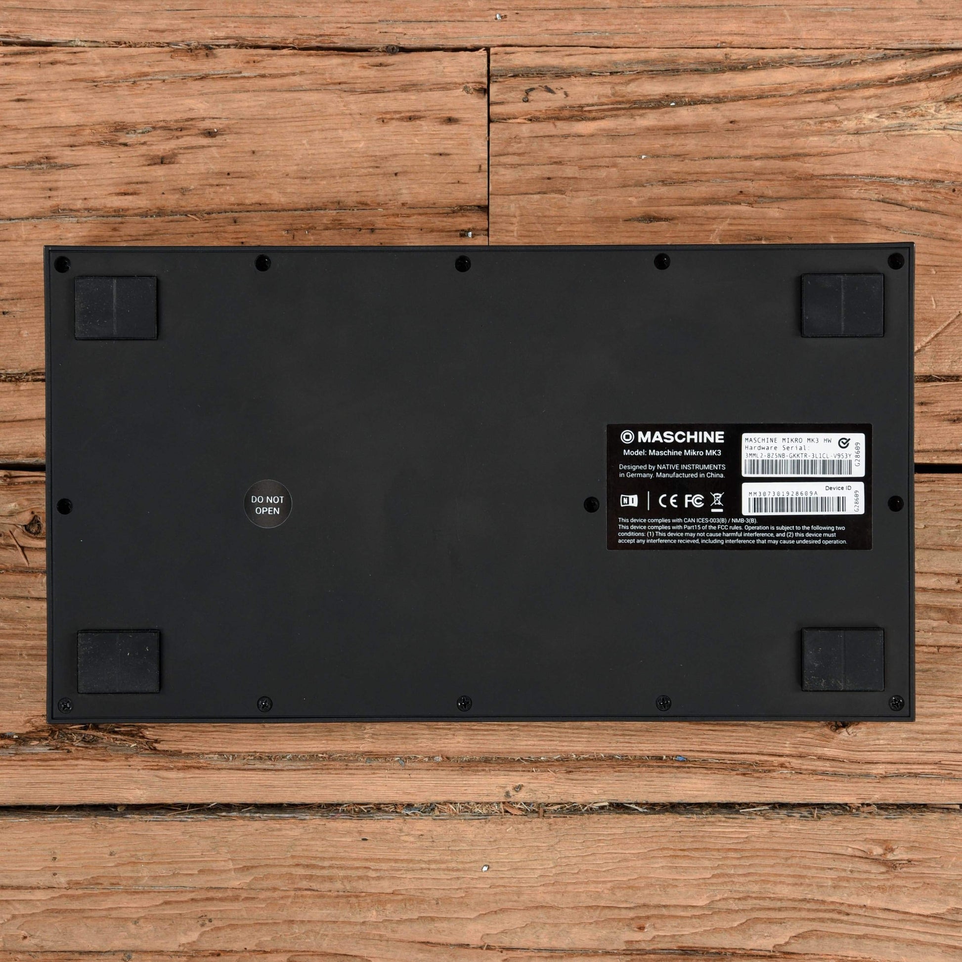 Native Instruments Maschine Mikro MKIII Drums and Percussion / Drum Machines and Samplers