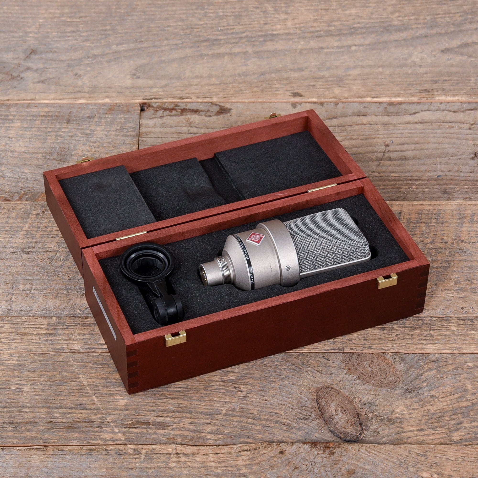 Neumann TLM103 木箱付 Neumann TLM103 Microphone – Chicago Music Exchange