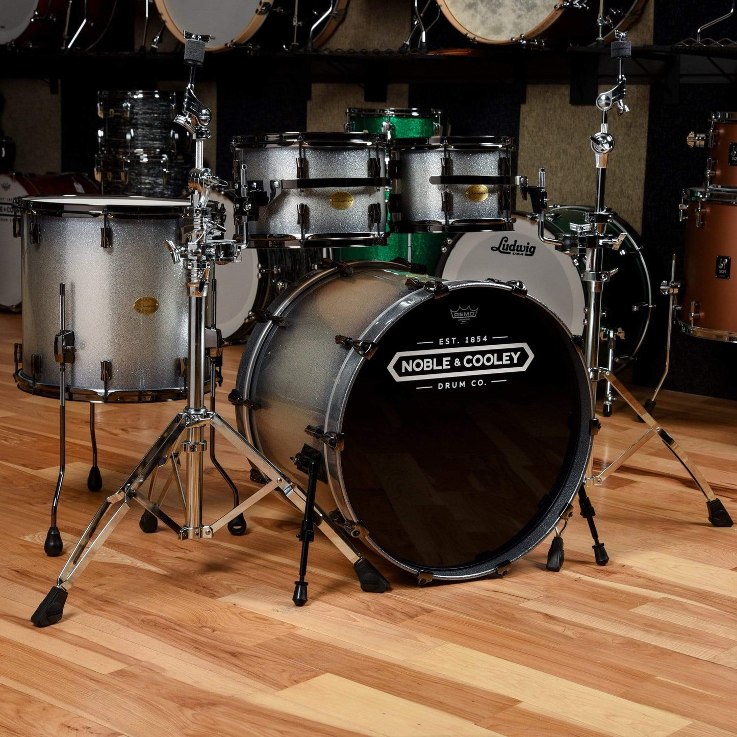 Noble & Cooley CD Maple 10/12/16/22 4pc. Drum Kit Milky Way w/Black Nickel Hardware Drums and Percussion / Acoustic Drums / Full Acoustic Kits