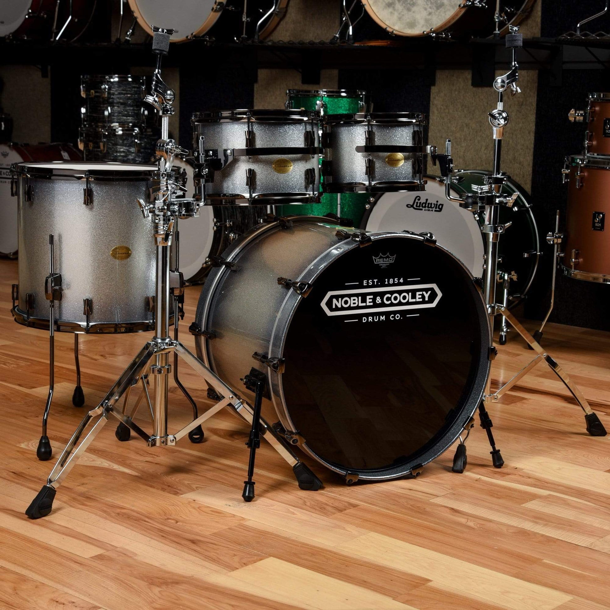 Noble & Cooley CD Maple 10/12/16/22 4pc. Drum Kit Milky Way w/Black Nickel Hardware Drums and Percussion / Acoustic Drums / Full Acoustic Kits