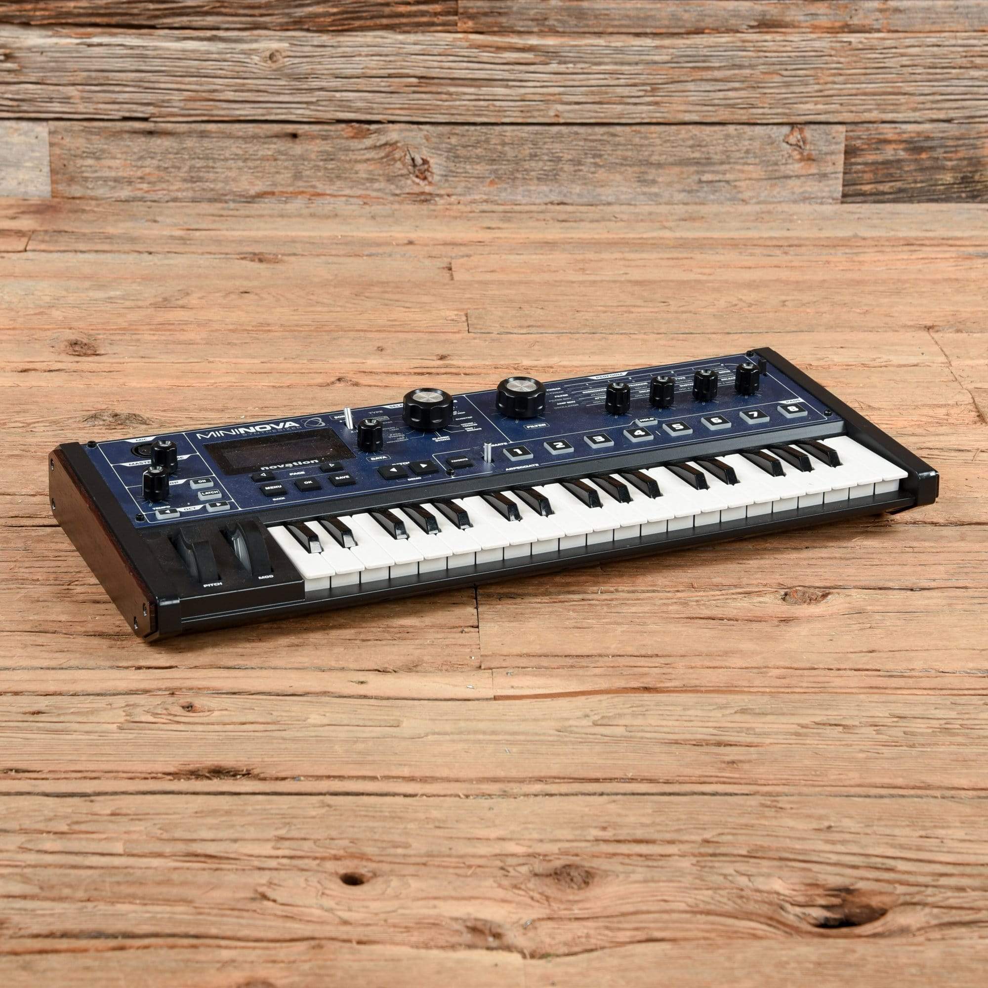 Novation MiniNova Keyboards and Synths / Digital Pianos