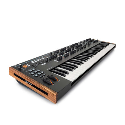Novation Summit 16-Voice Hybrid Polyphonic Synthesizer Keyboards and Synths / Synths / Analog Synths