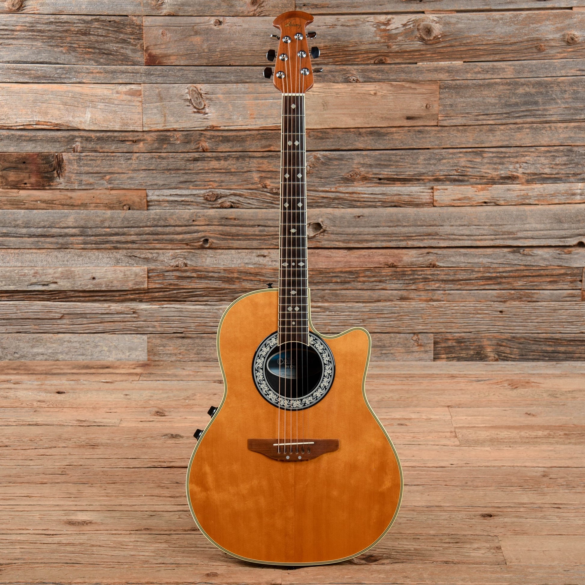 Ovation Celebrity  2000 Acoustic Guitars / Built-in Electronics