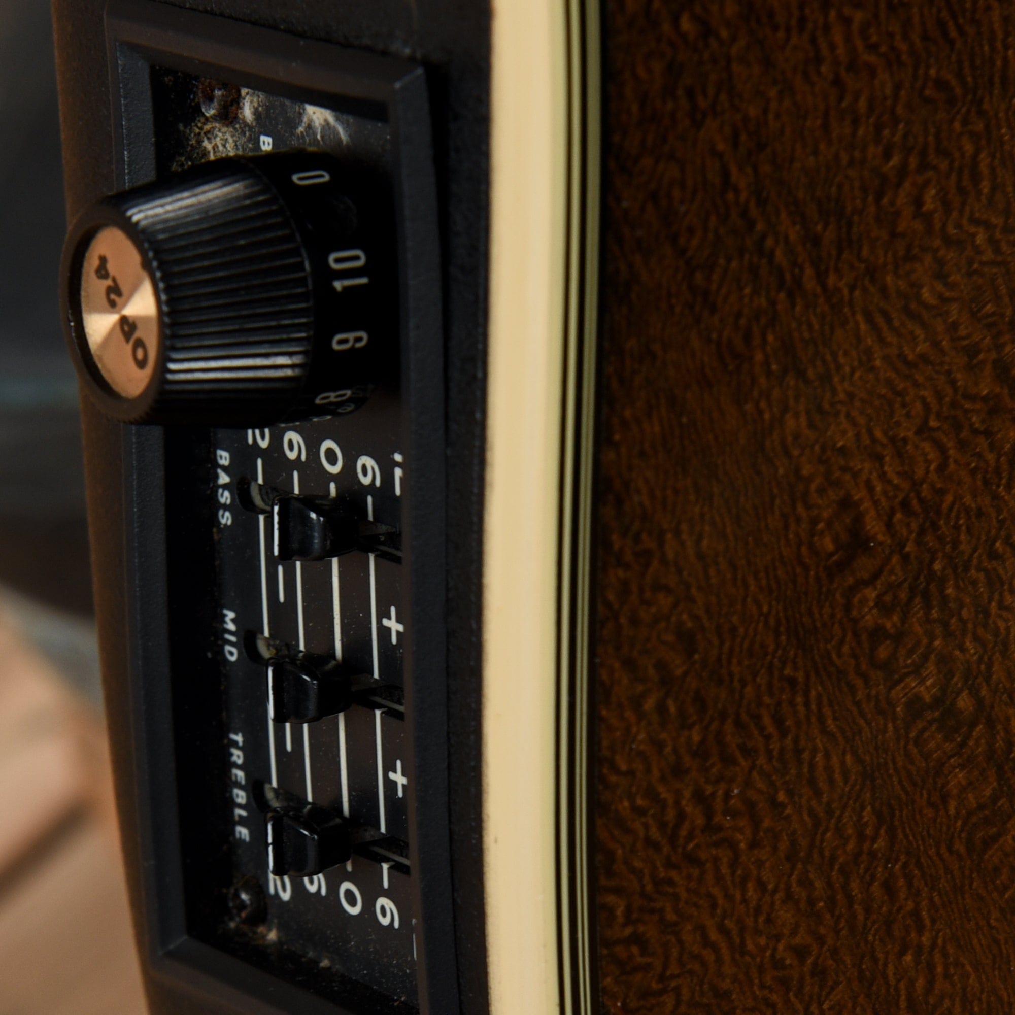 Ovation Collector's Series 1984 Nutmeg 1984 – Chicago Music Exchange