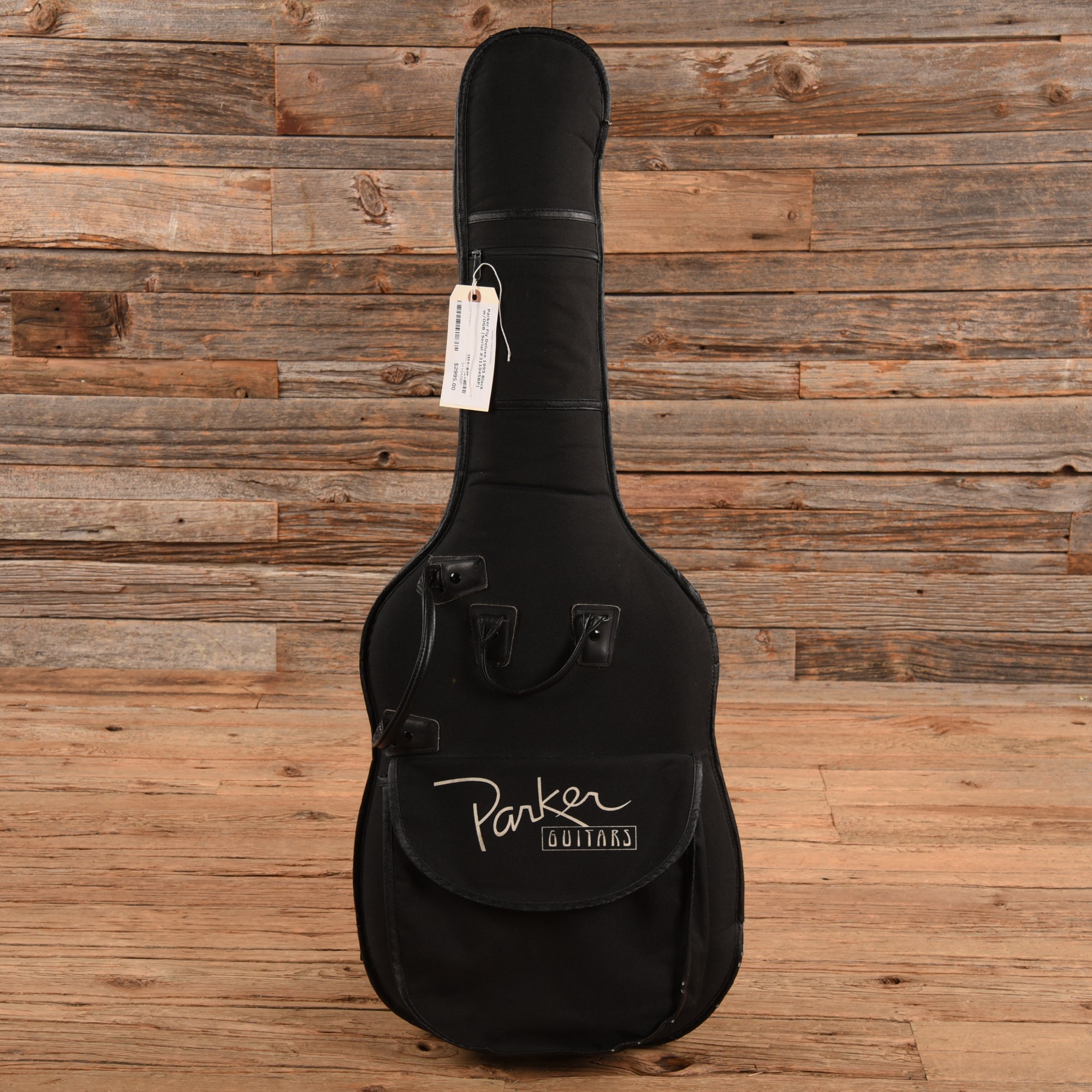 Parker Fly Deluxe USA 108017BP ケース付き Parker Fly Deluxe Black 1995 – Chicago Music Exchange