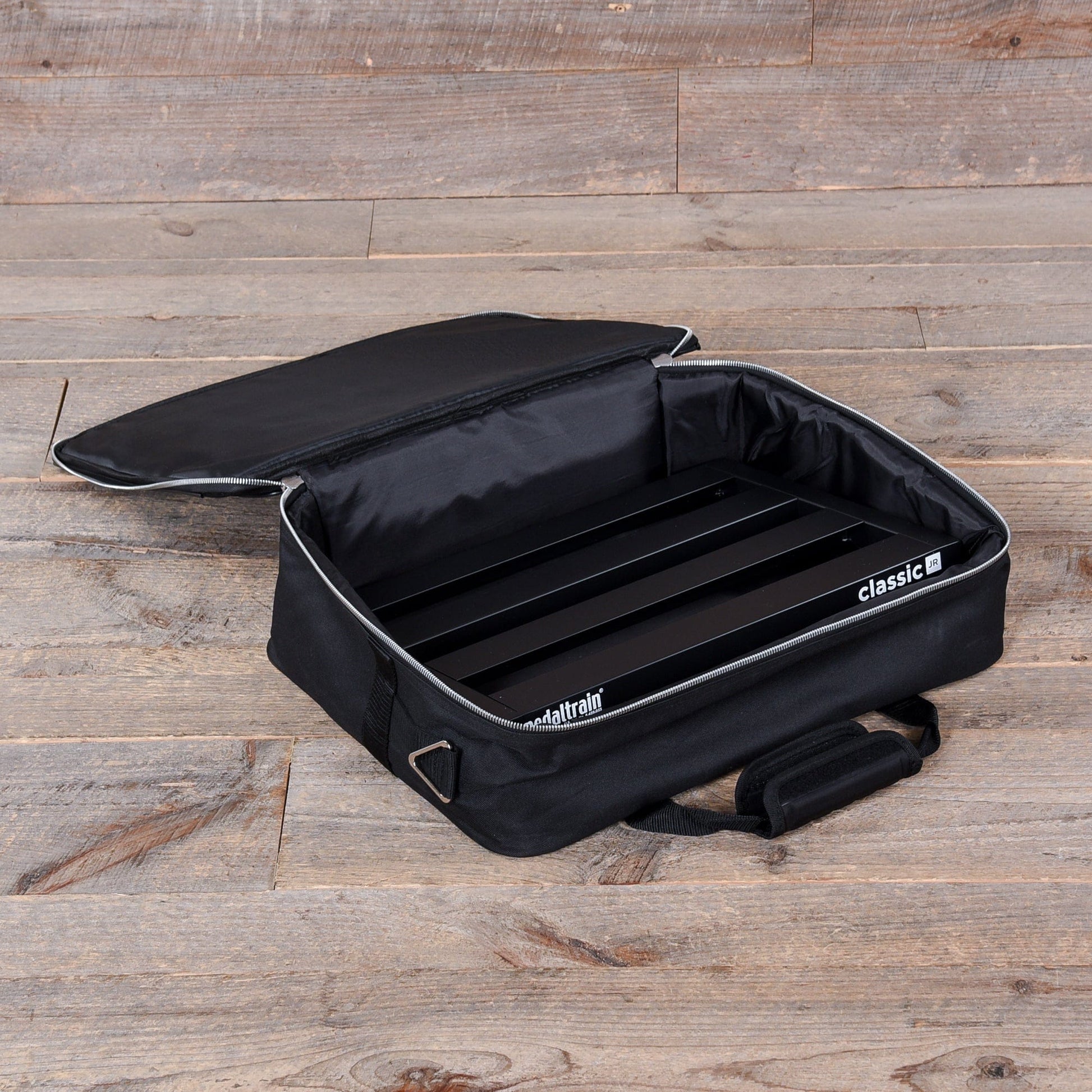 Pedaltrain Classic JR Pedalboard 4 Rails 18x12.5 w/Soft Case Effects and Pedals / Pedalboards and Power Supplies
