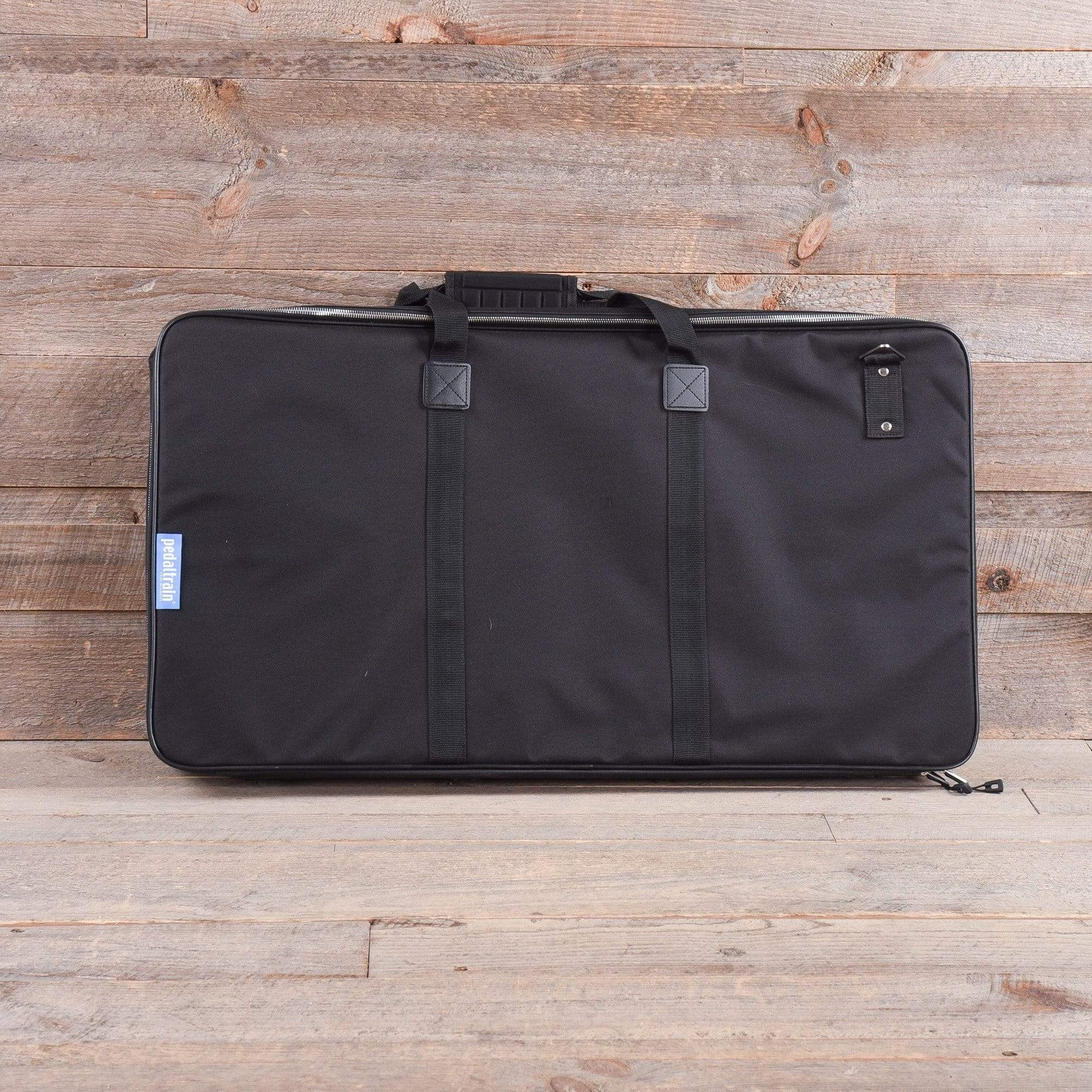 Pedaltrain Classic PRO Pedalboard 5 Rails 32x16 w/Soft Case Effects and Pedals / Pedalboards and Power Supplies