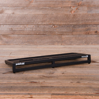 Pedaltrain NOVO 32 Pedalboard 5 Rails 32" x 14.5" w/ Wheeled Tour Hard Case Effects and Pedals / Pedalboards and Power Supplies