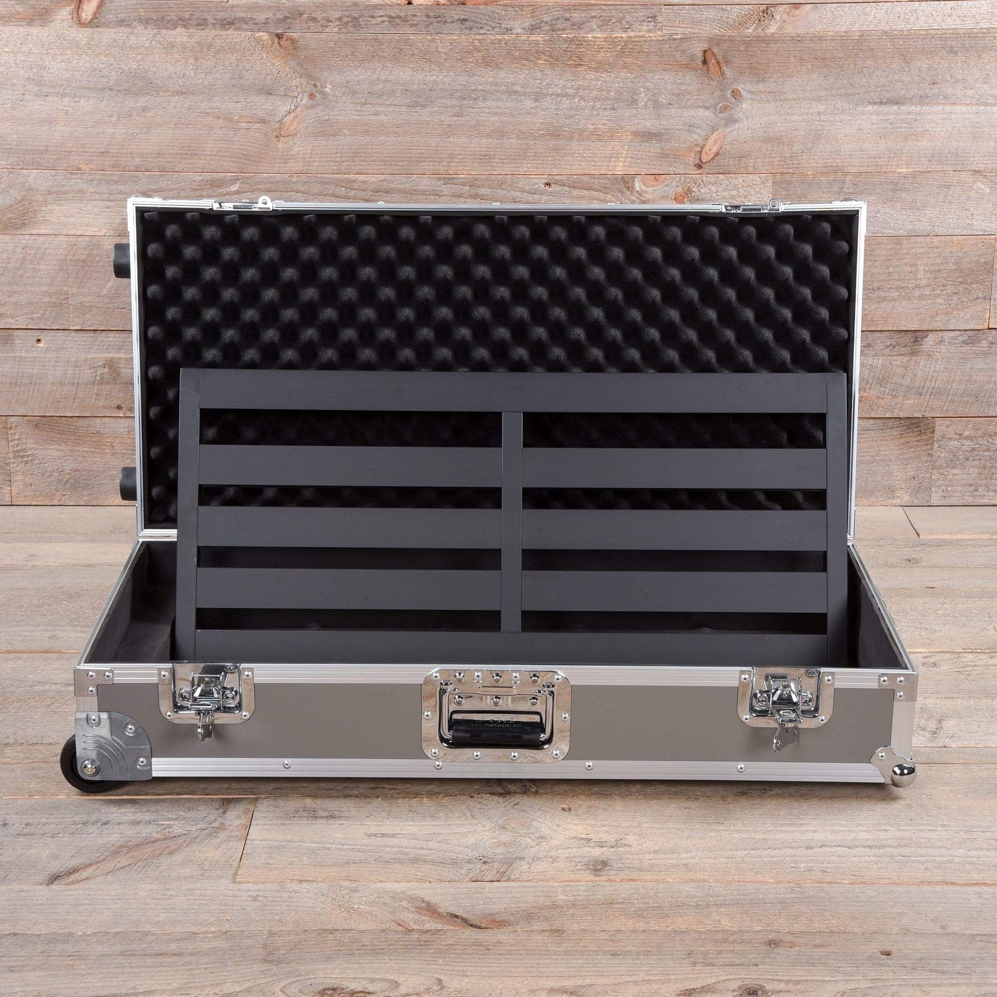 Pedaltrain NOVO 32 Pedalboard 5 Rails 32" x 14.5" Wheeled Tour Hard Case Effects and Pedals / Pedalboards and Power Supplies