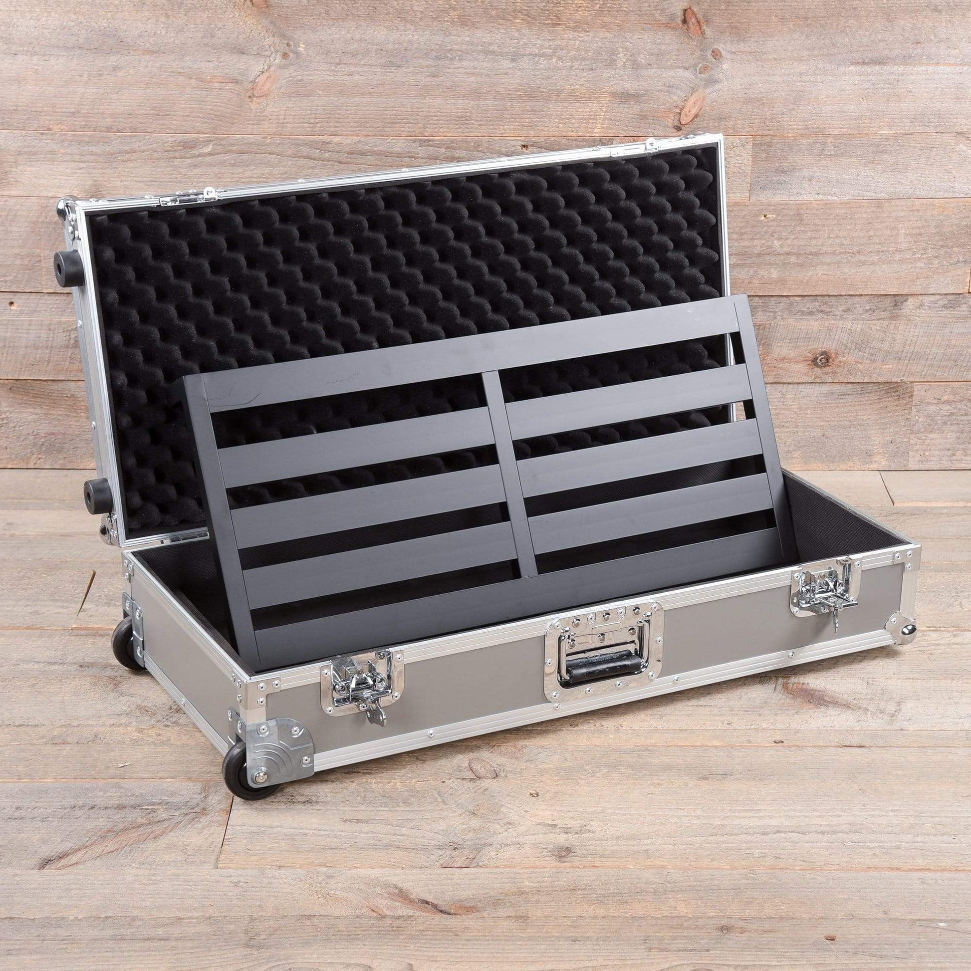 Pedaltrain NOVO 32 Pedalboard 5 Rails 32" x 14.5" Wheeled Tour Hard Case Effects and Pedals / Pedalboards and Power Supplies
