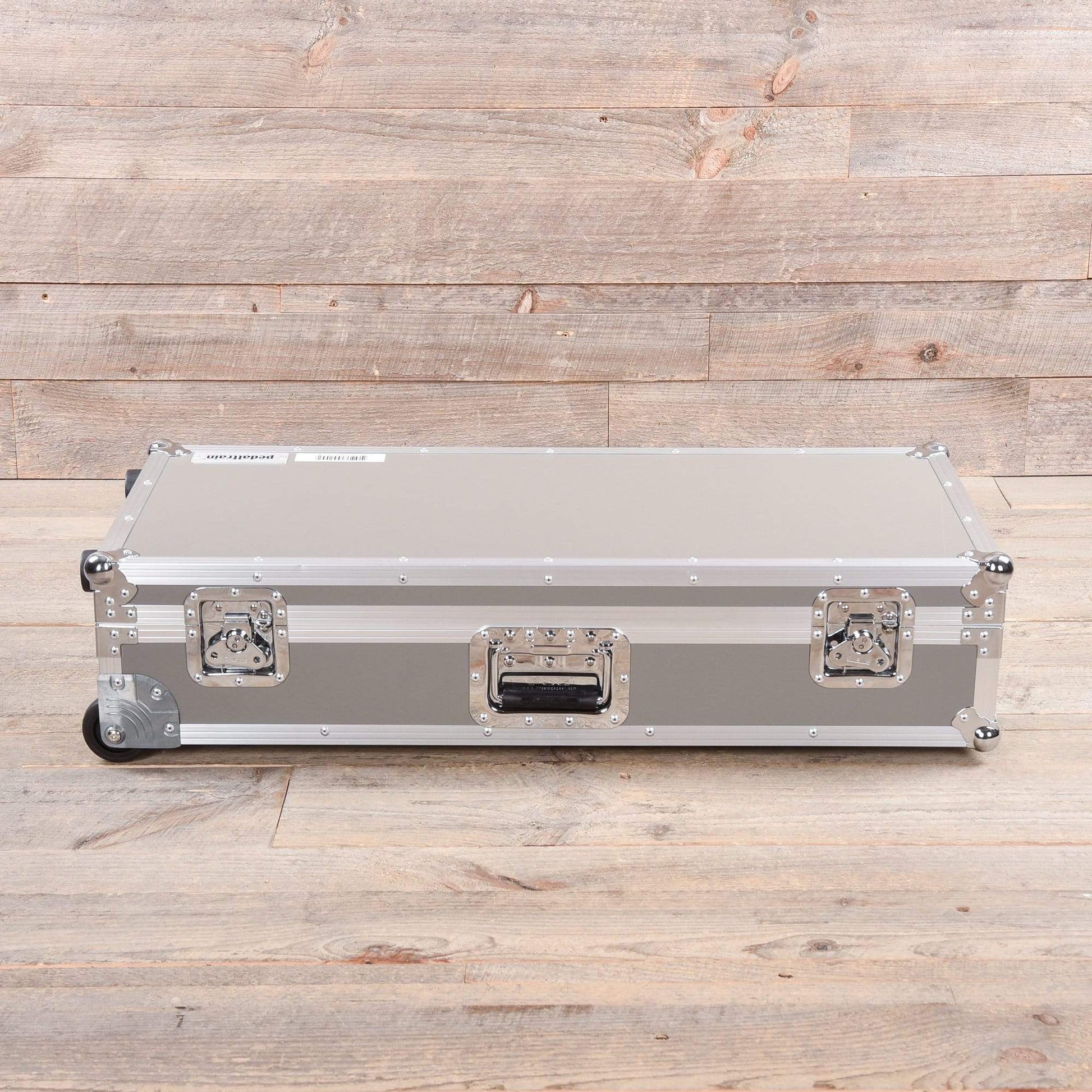 Pedaltrain NOVO 32 Pedalboard 5 Rails 32" x 14.5" Wheeled Tour Hard Case Effects and Pedals / Pedalboards and Power Supplies