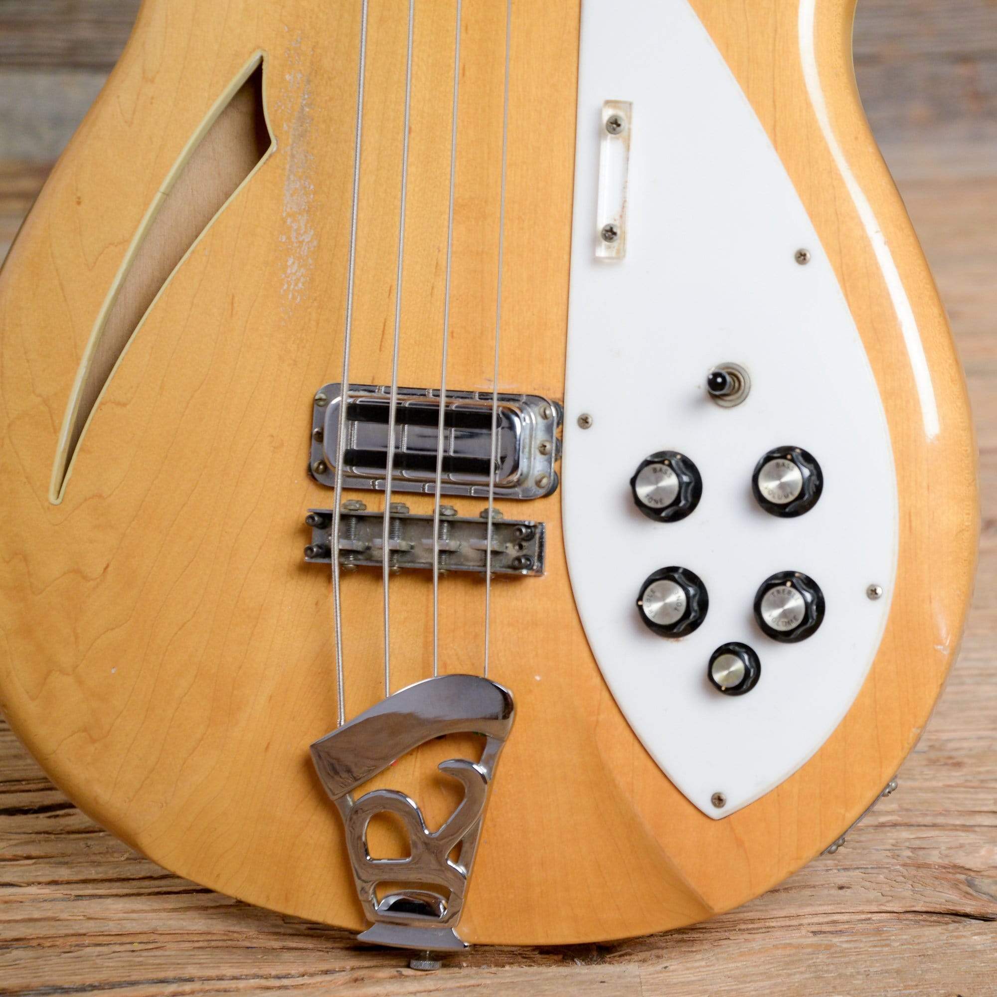 Rickenbacker 4005 Mapleglo 1967 – Chicago Music Exchange