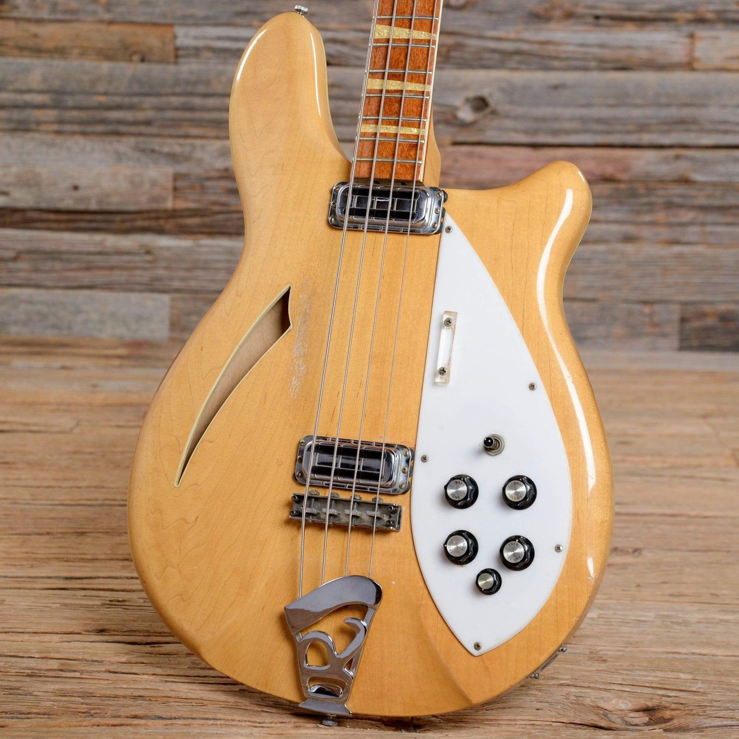 Rickenbacker 4005 Mapleglo 1967 Bass Guitars / 4-String