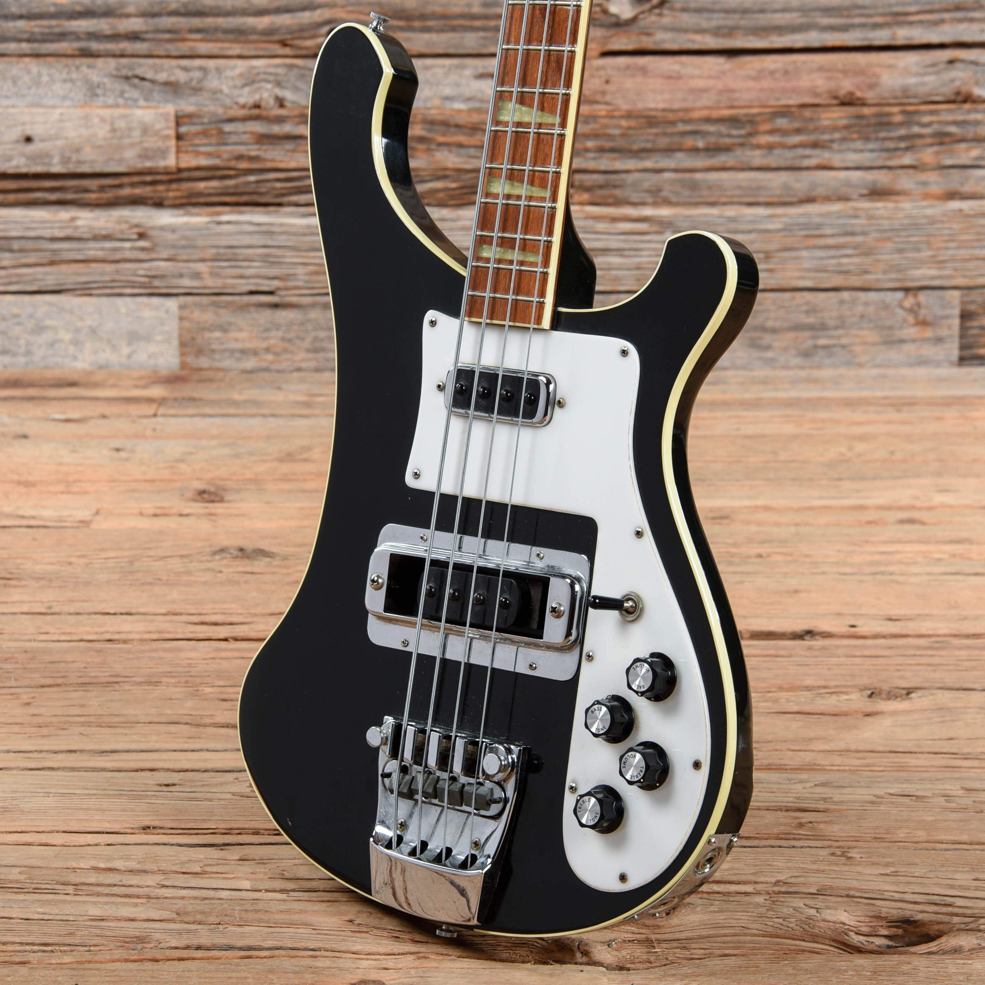 Rickenbacker 4001 Jetglo 1977 Bass Guitars / Short Scale