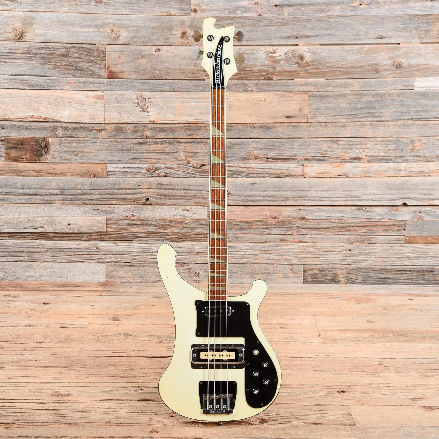Rickenbacker 4001 White 1975 Bass Guitars / Short Scale