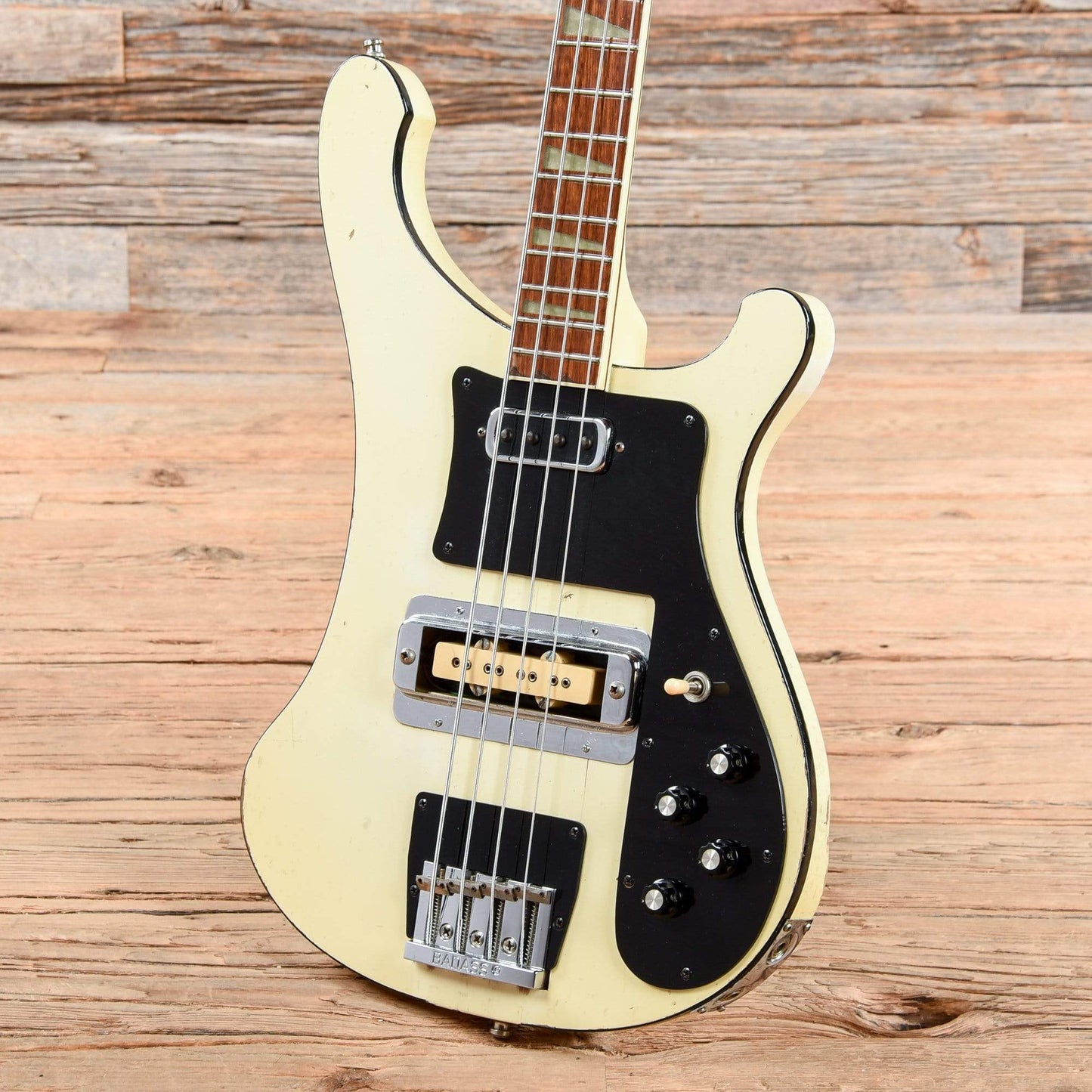 Rickenbacker 4001 White 1975 Bass Guitars / Short Scale
