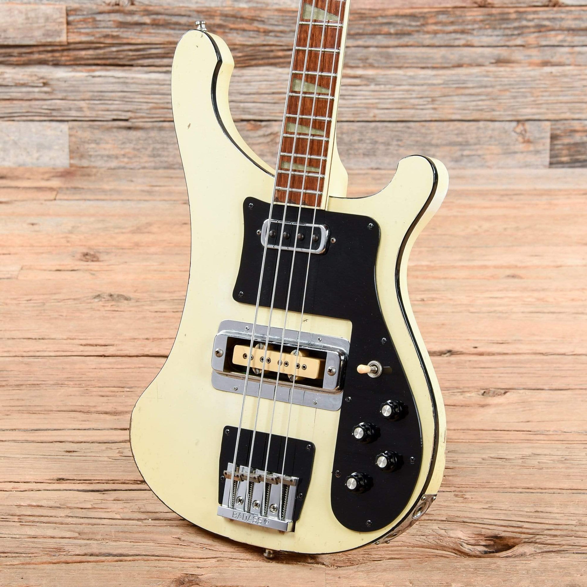 Rickenbacker 4001 White 1975 Bass Guitars / Short Scale