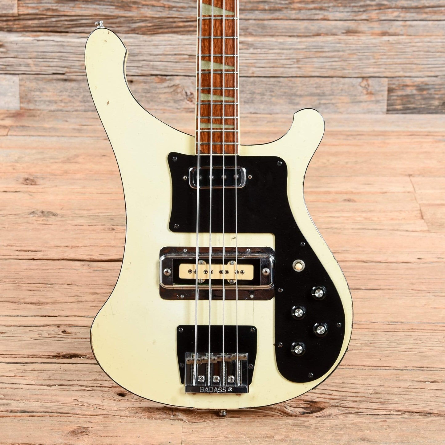 Rickenbacker 4001 White 1975 Bass Guitars / Short Scale