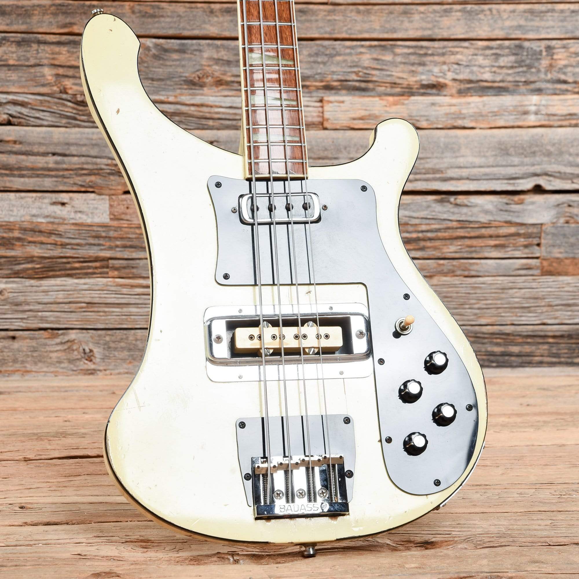 Rickenbacker 4001 White 1975 Bass Guitars / Short Scale