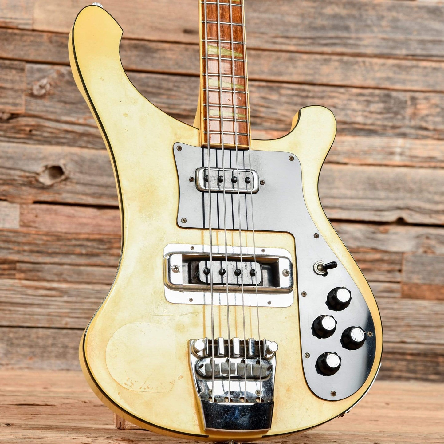 Rickenbacker 4001 White 1979 Bass Guitars / Short Scale