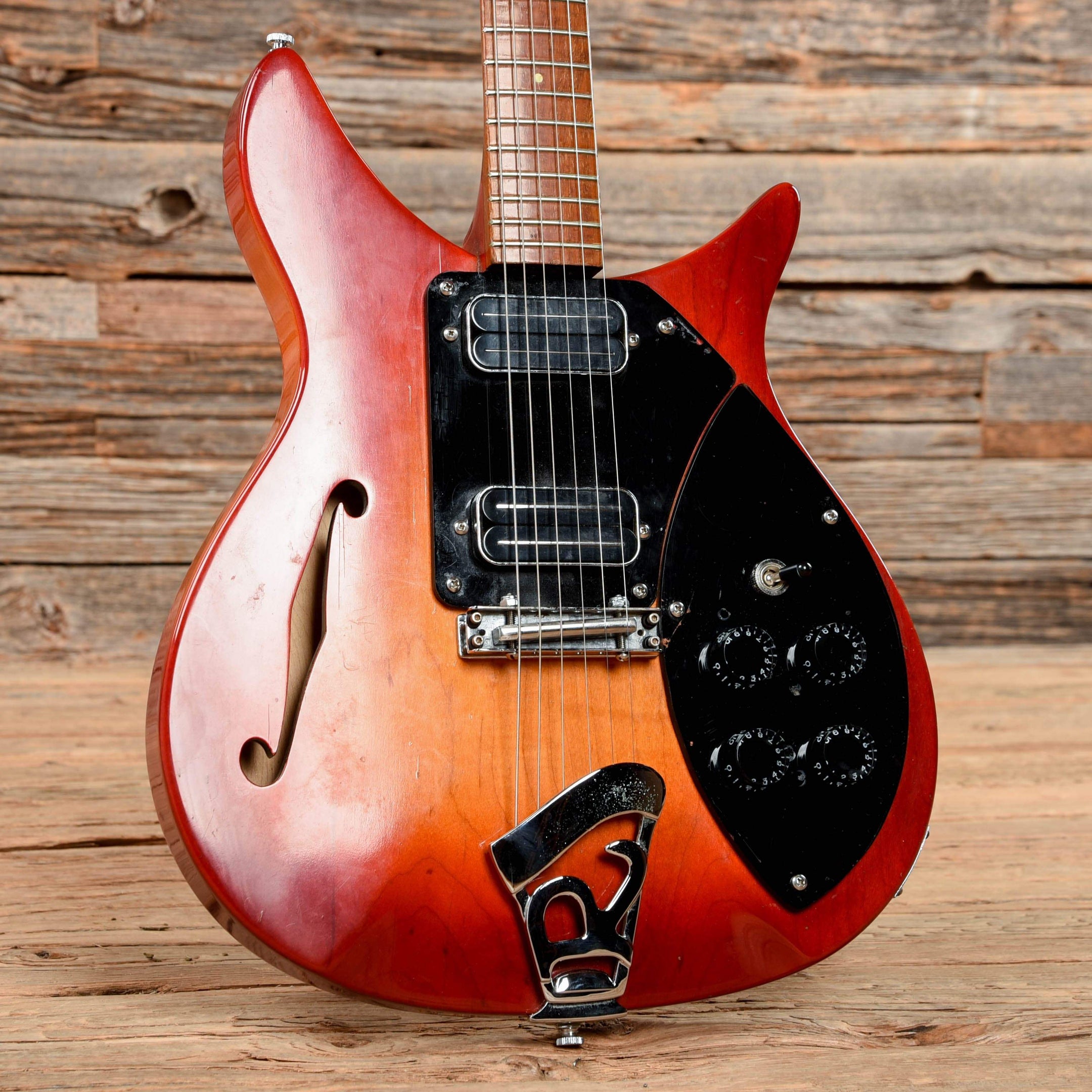 Rickenbacker 325 Sunburst 1981 – Chicago Music Exchange