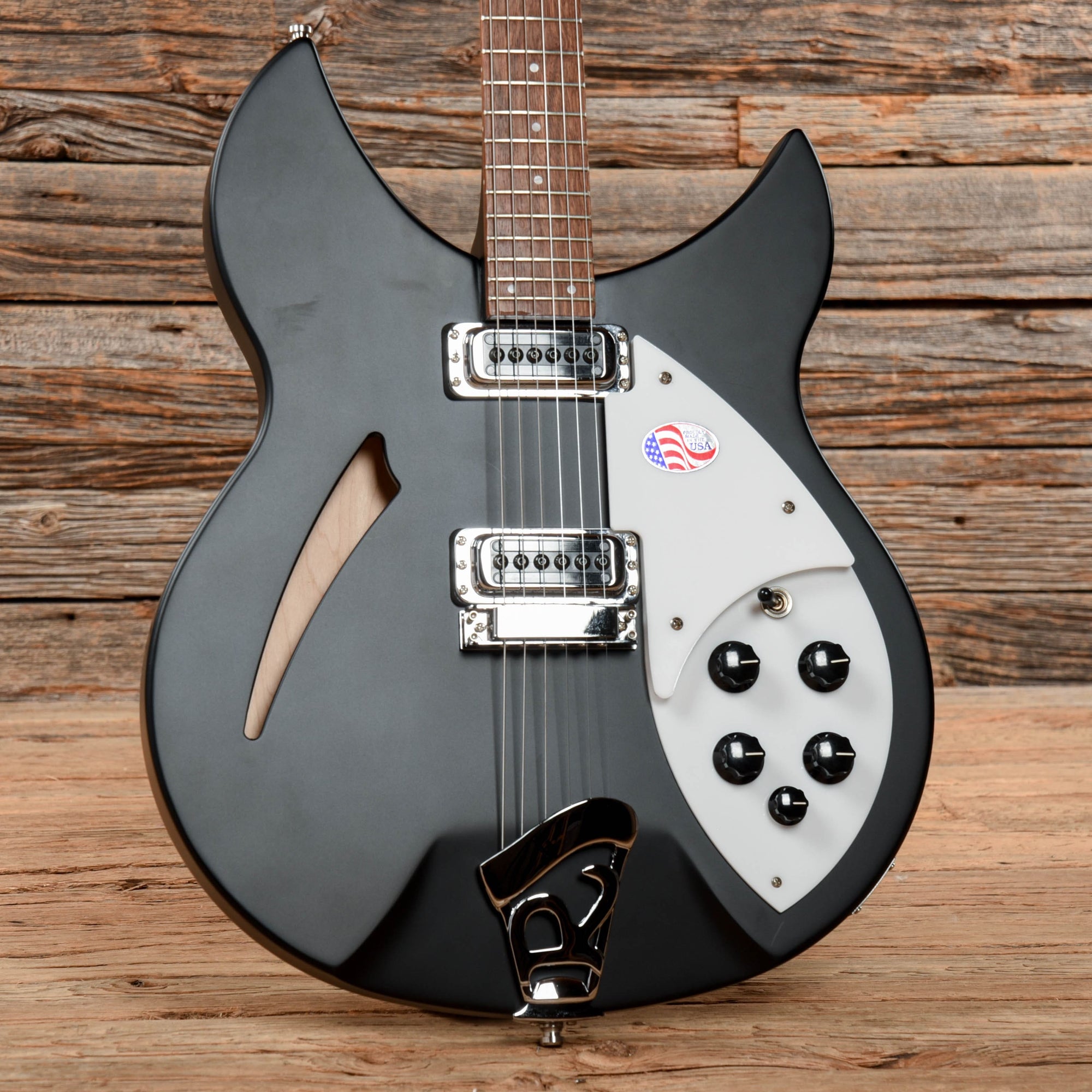 Rickenbacker 330 Matte Black 2022 – Chicago Music Exchange