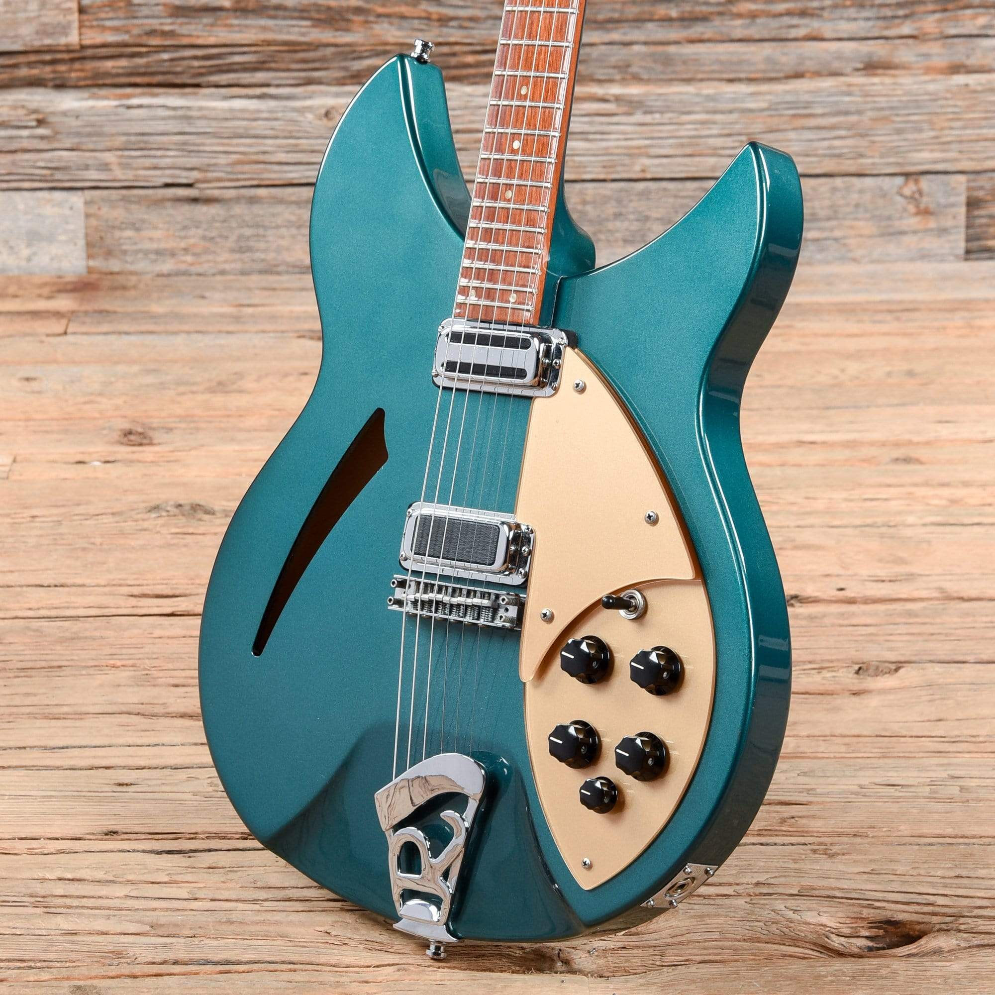 Rickenbacker 330 Turquoise 1996 – Chicago Music Exchange