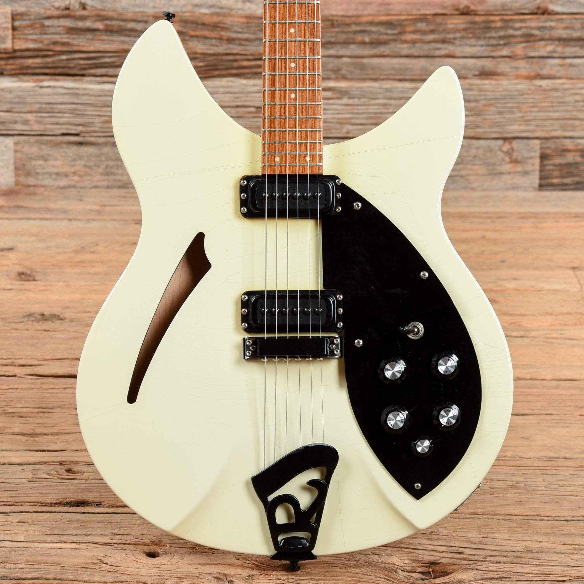 Rickenbacker 330 Tuxedo 1988 – Chicago Music Exchange