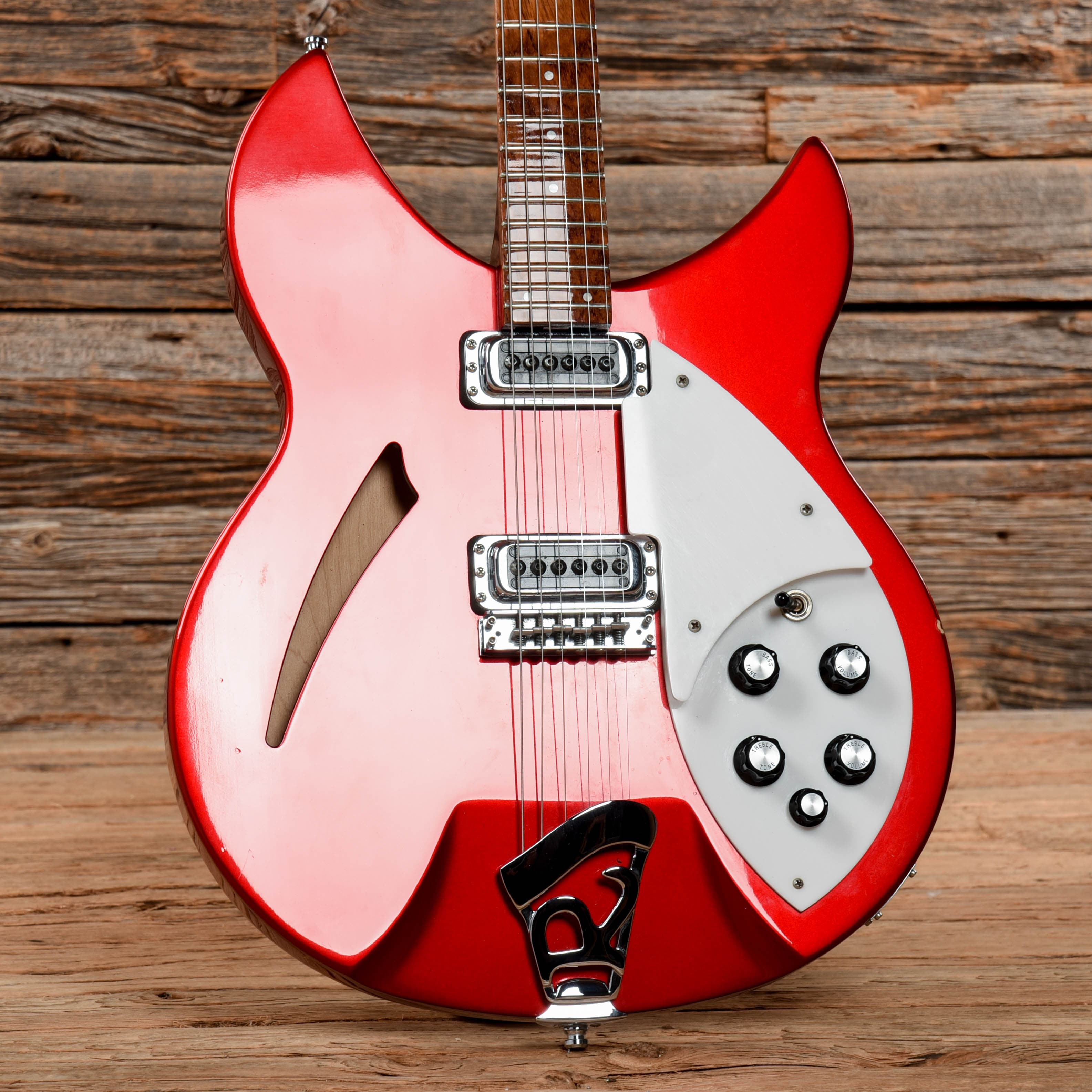 Rickenbacker 330 Electric Guitars / Semi-Hollow
