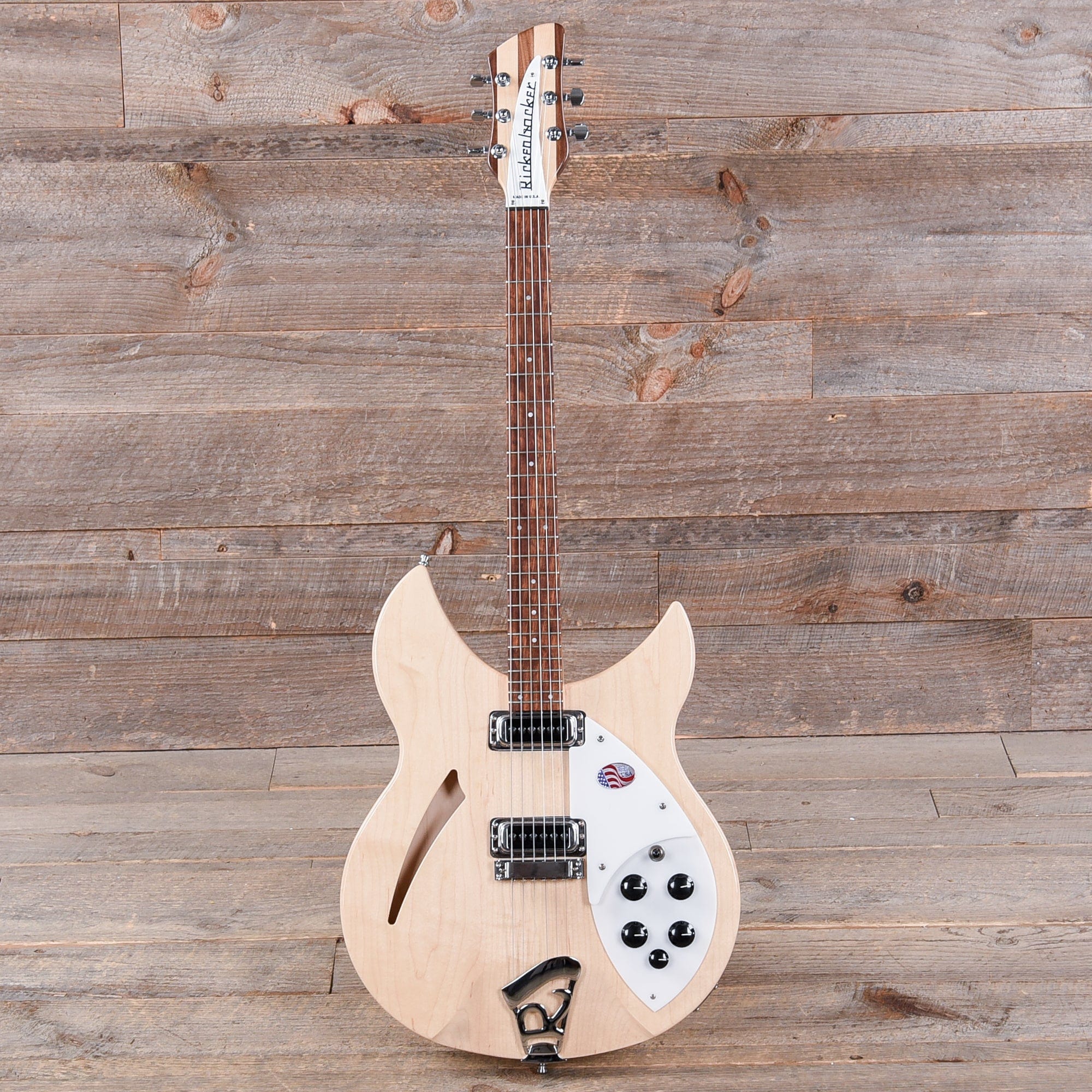 Rickenbacker 330 Mapleglo Electric Guitars / Solid Body