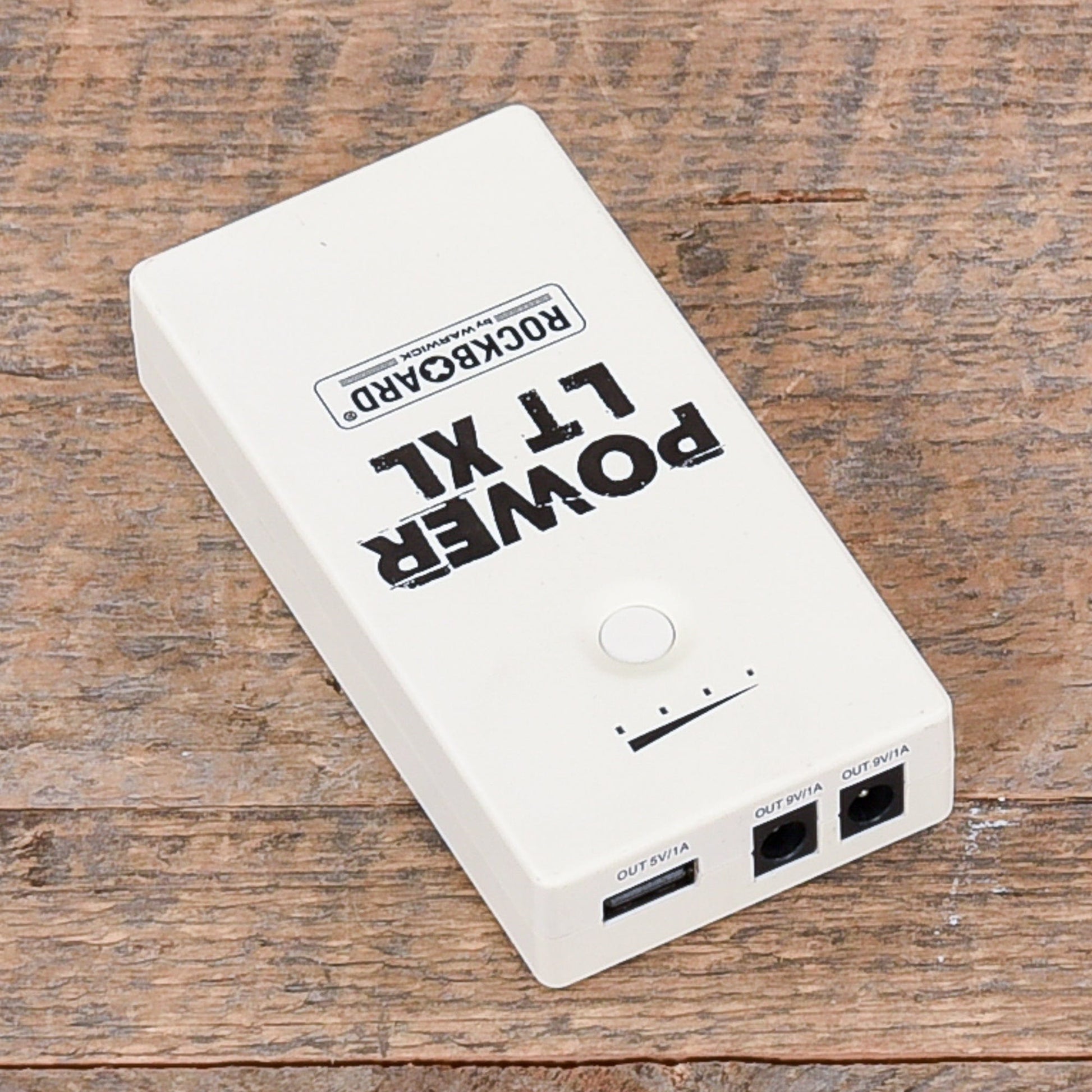 RockGear RockBoard Power Lithium-Ion Rechargeable Battery w/RBO Power Ace Daisy 5 & Worldwide Power Adapter White Effects and Pedals / Pedalboards and Power Supplies