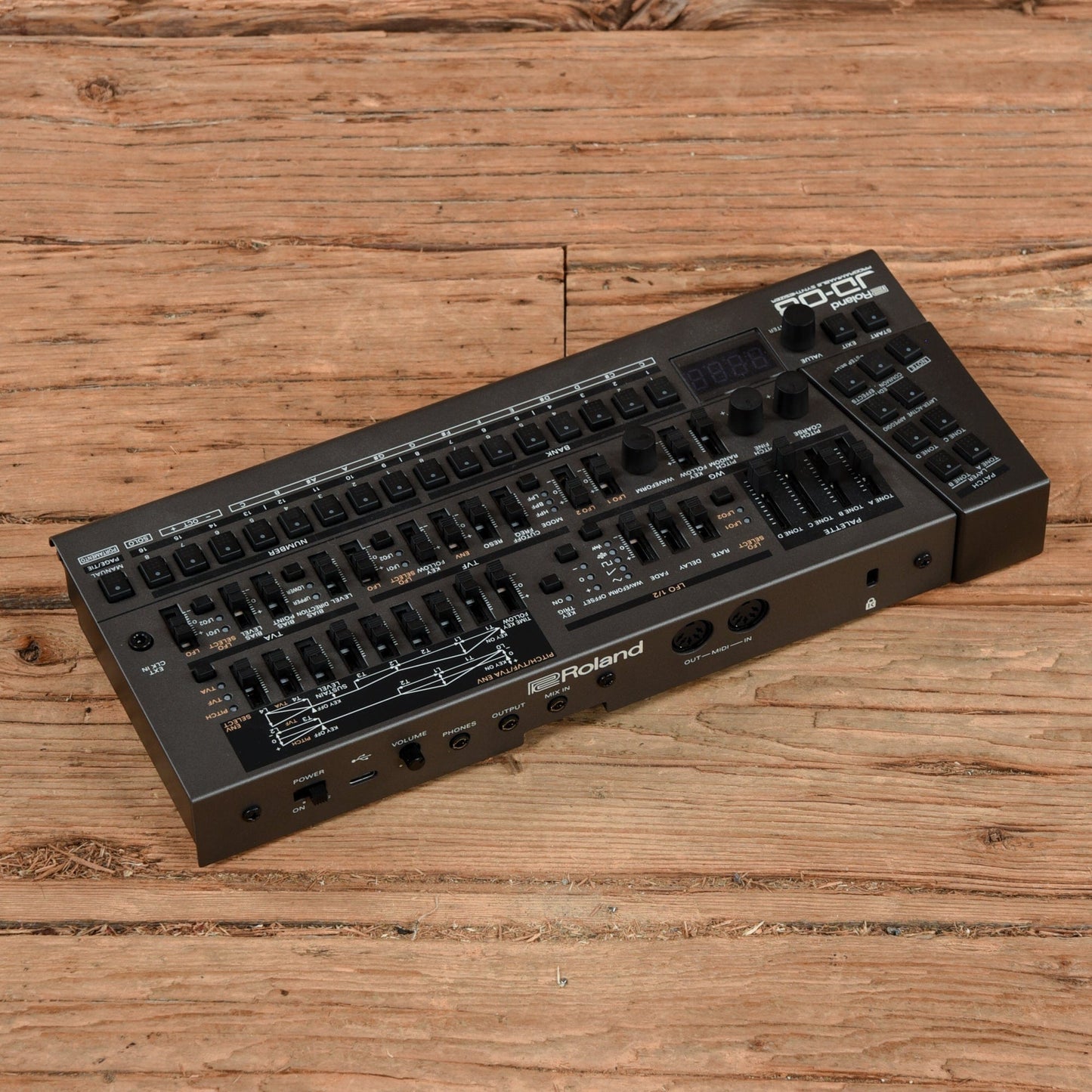 Roland JD-08 Programmable Synthesizer Drums and Percussion / Drum Machines and Samplers