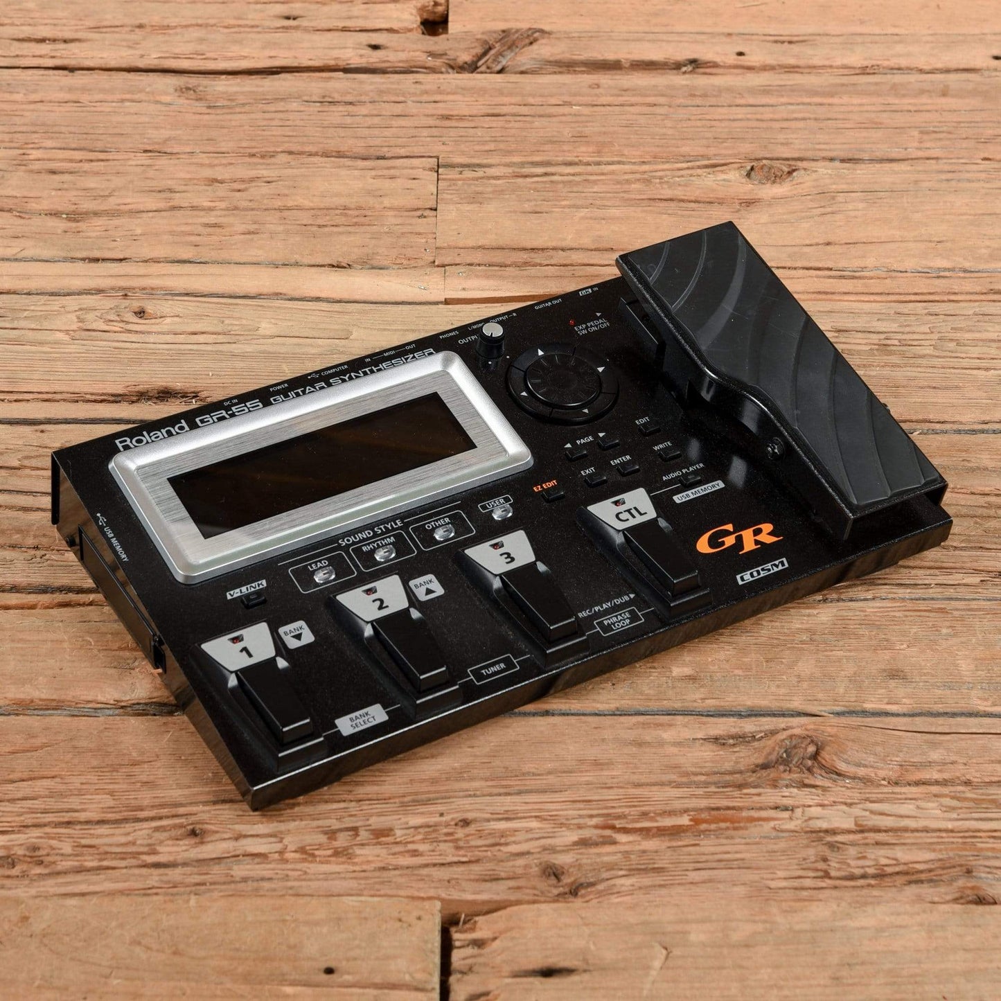 Roland GR-55 Guitar Synthesizer Effects and Pedals / Noise Generators