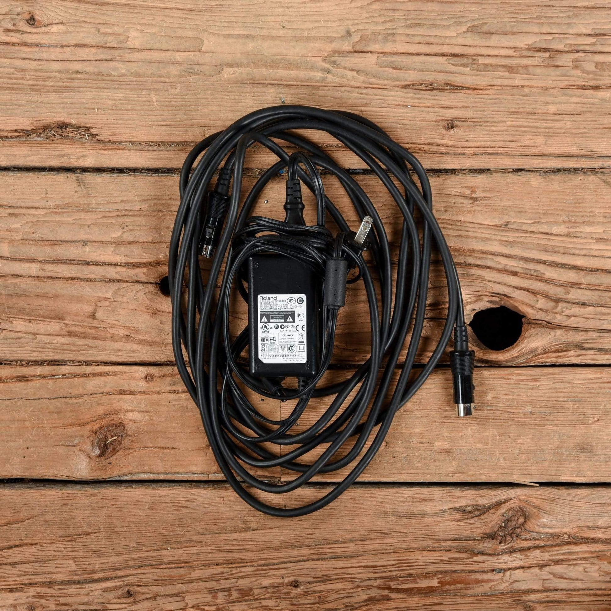 Roland GR-55 Guitar Synthesizer Effects and Pedals / Noise Generators