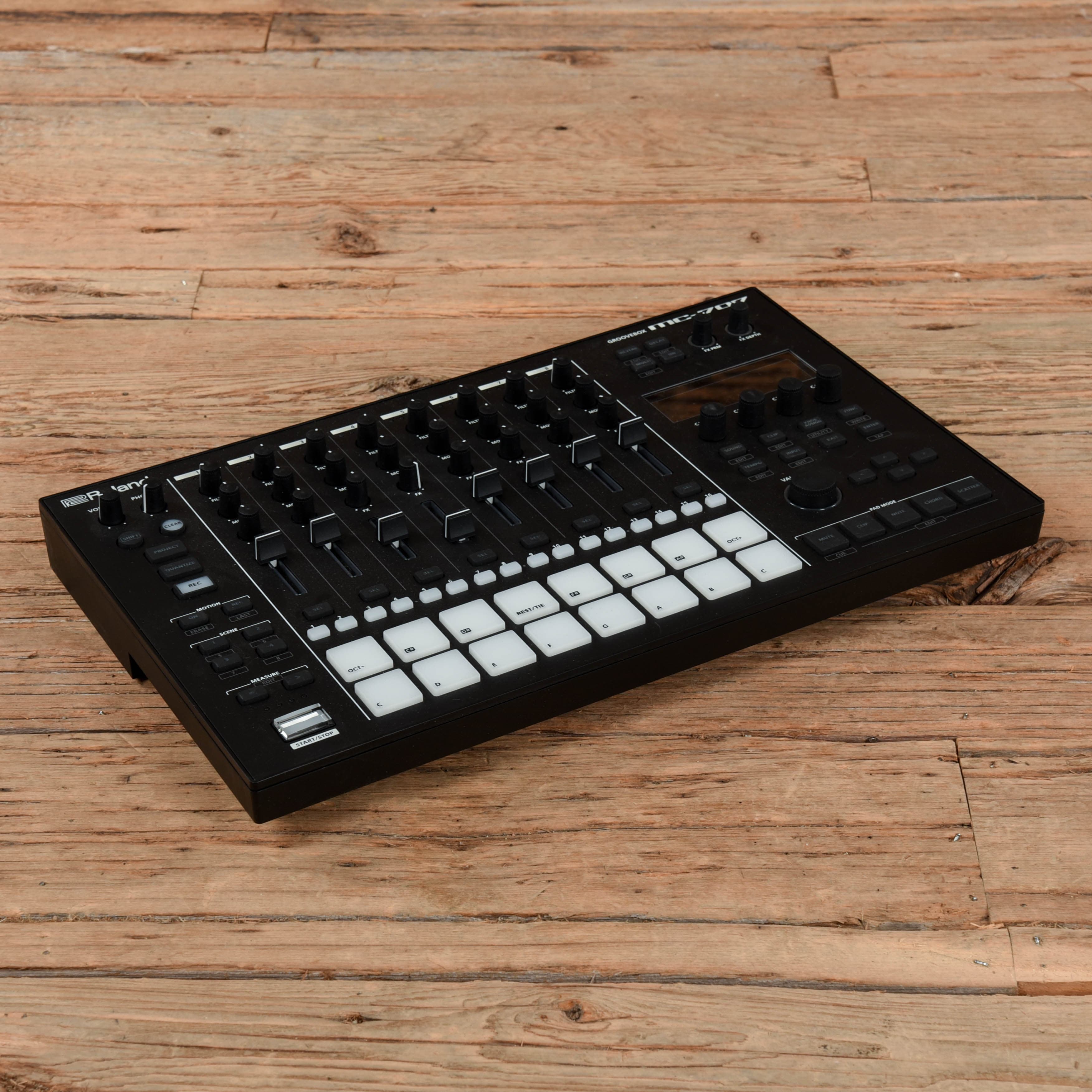 Groove Box Roland Roland MC-707 Groovebox – Chicago Music Exchange