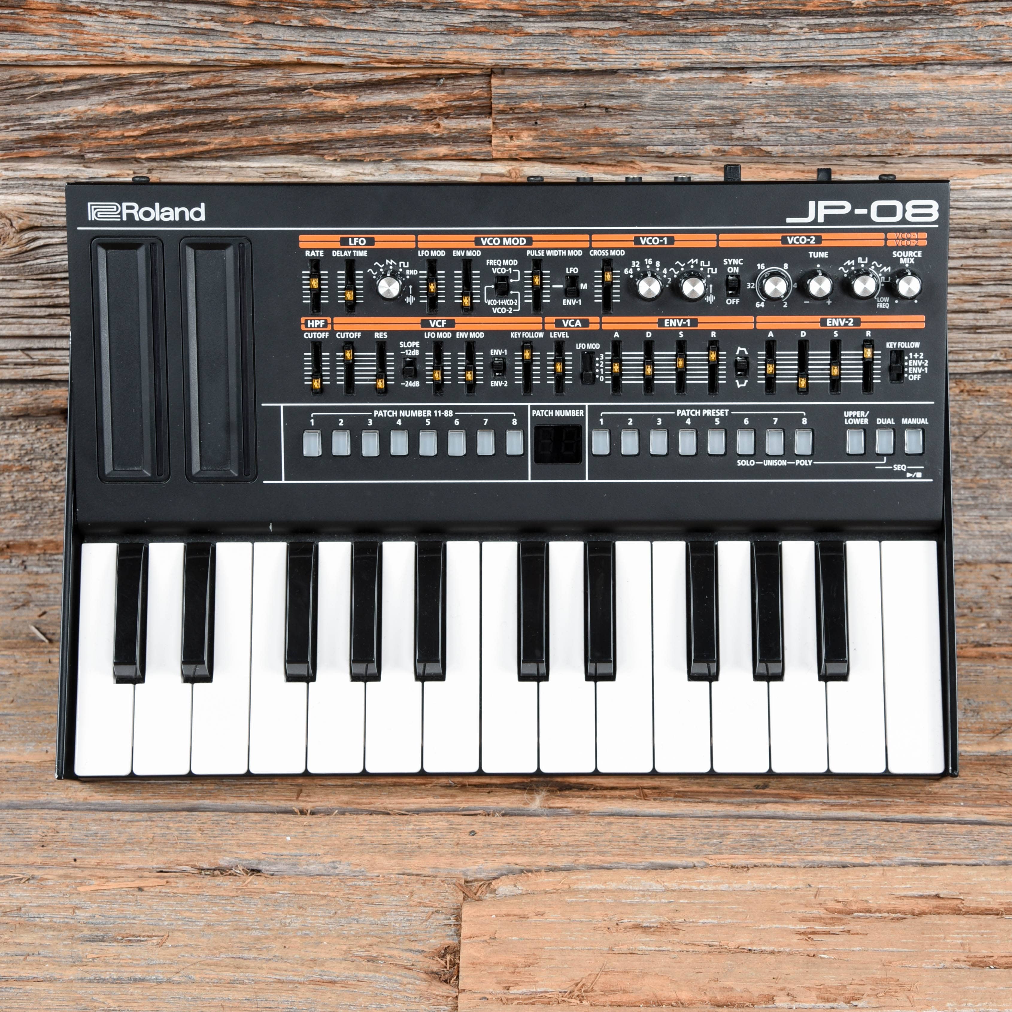 Roland Boutique Series JP-08 w/K-25m Keyboard – Chicago Music Exchange