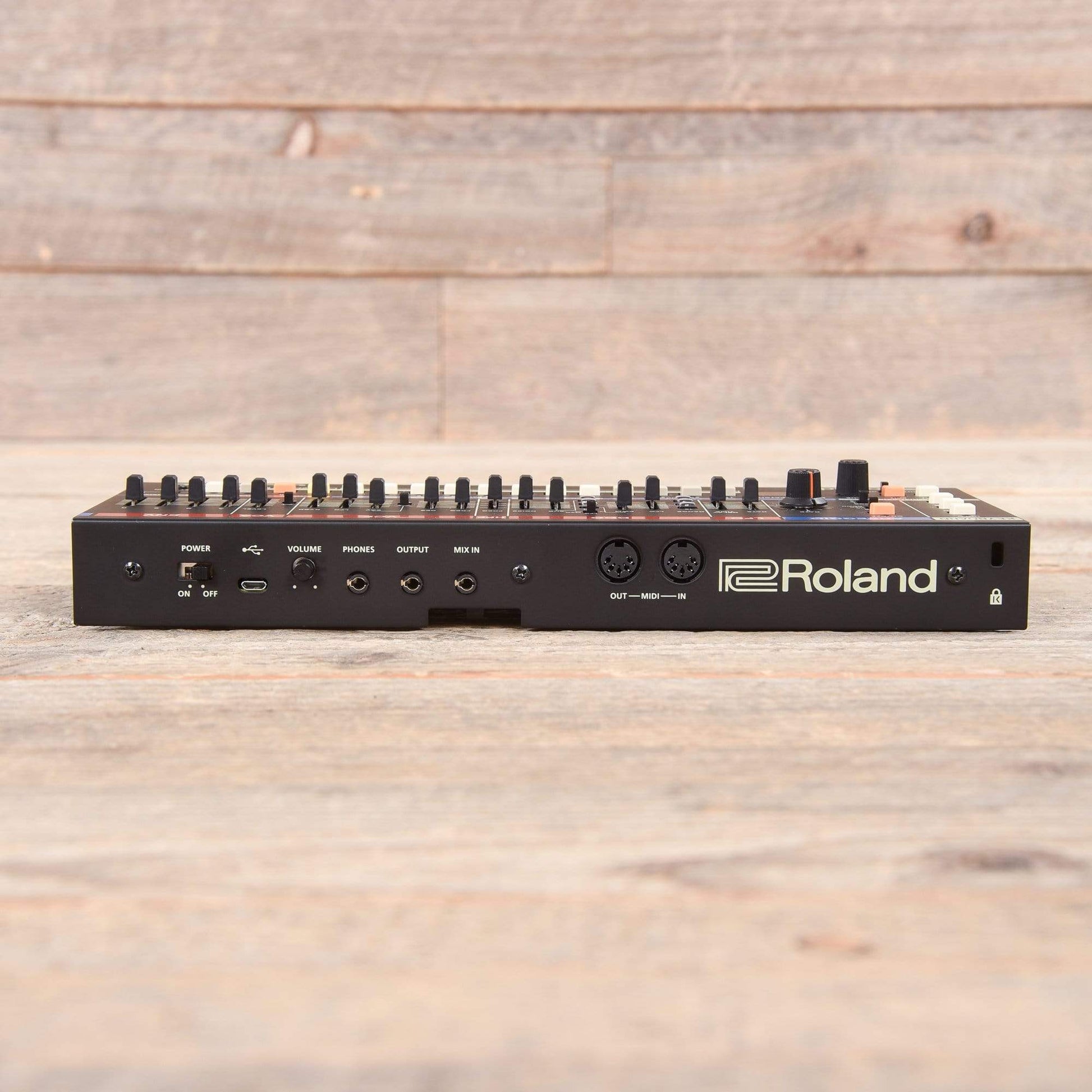 Roland JU-06A Synthesizer Keyboards and Synths / Synths / Digital Synths